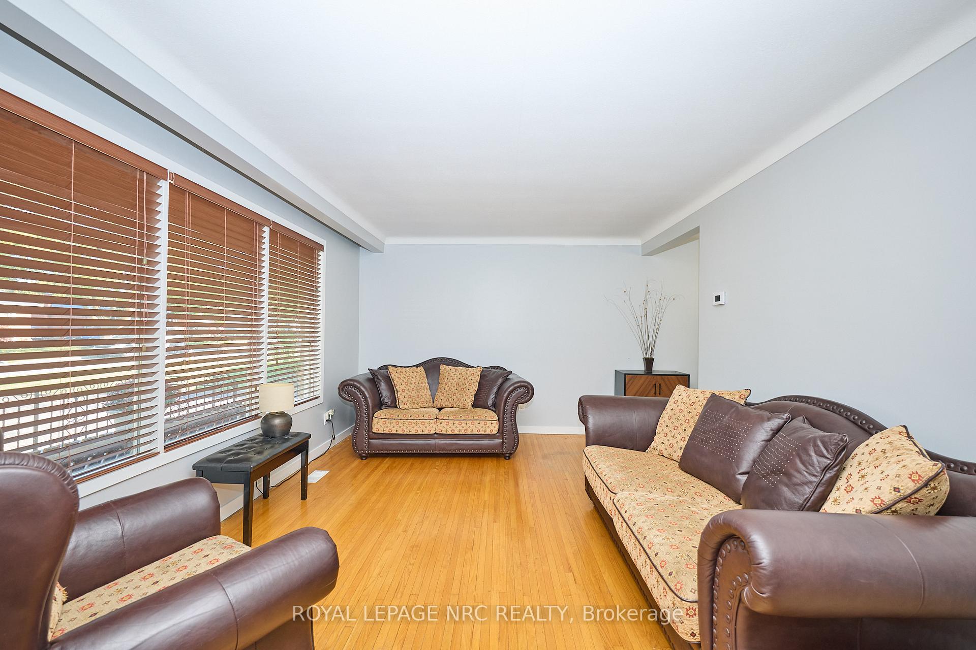 Photo 6 of 9 Royal Manor Drive, St. Catharines, Carlton/Bunting — HOMEH