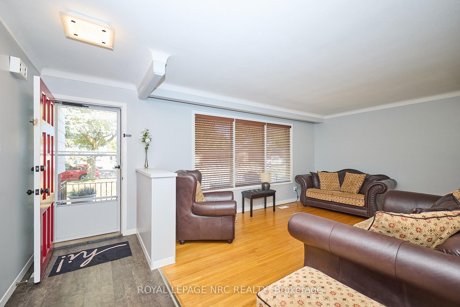 Photo 7 of 9 Royal Manor Drive, St. Catharines, Carlton/Bunting — HOMEH