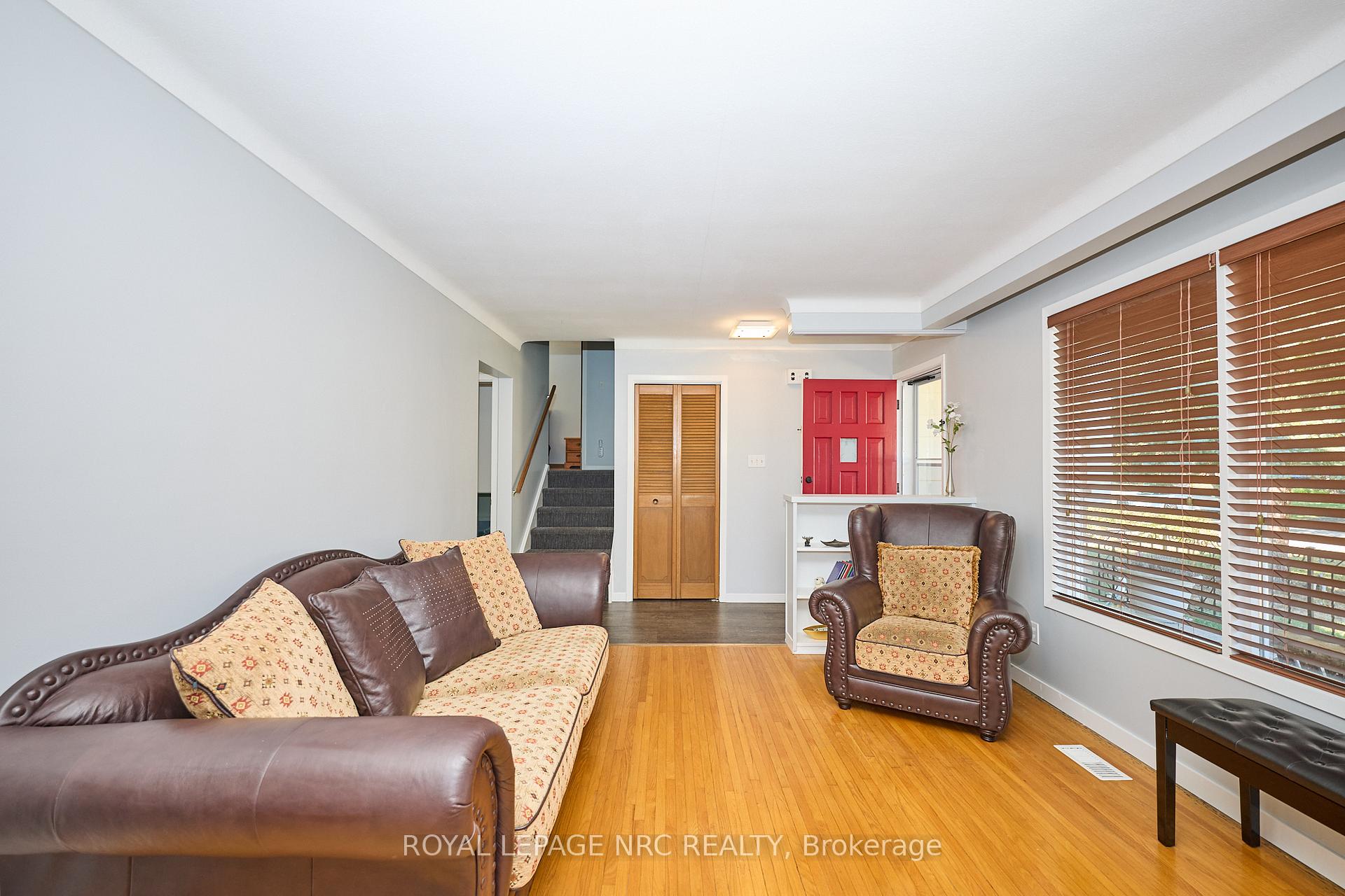 Photo 8 of 9 Royal Manor Drive, St. Catharines, Carlton/Bunting — HOMEH