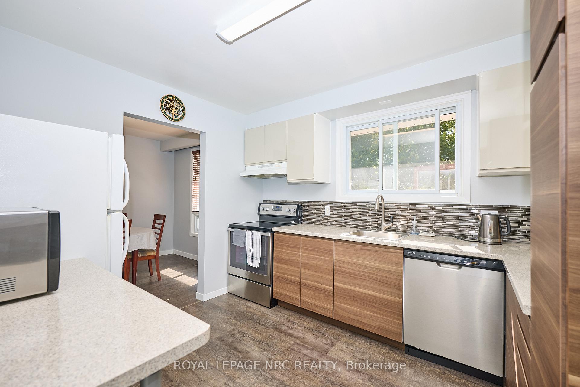 Photo 9 of 9 Royal Manor Drive, St. Catharines, Carlton/Bunting — HOMEH