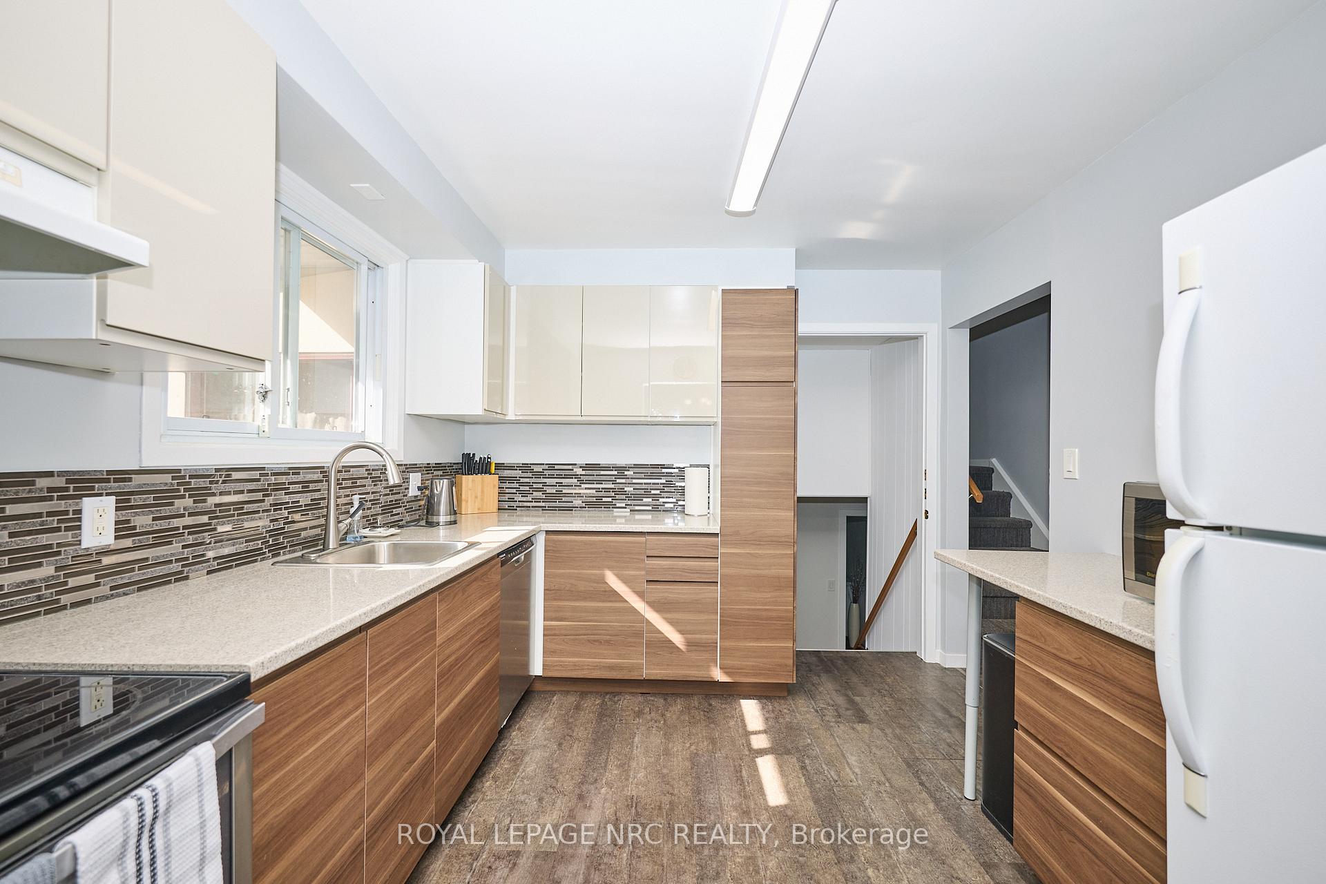 Photo 10 of 9 Royal Manor Drive, St. Catharines, Carlton/Bunting — HOMEH