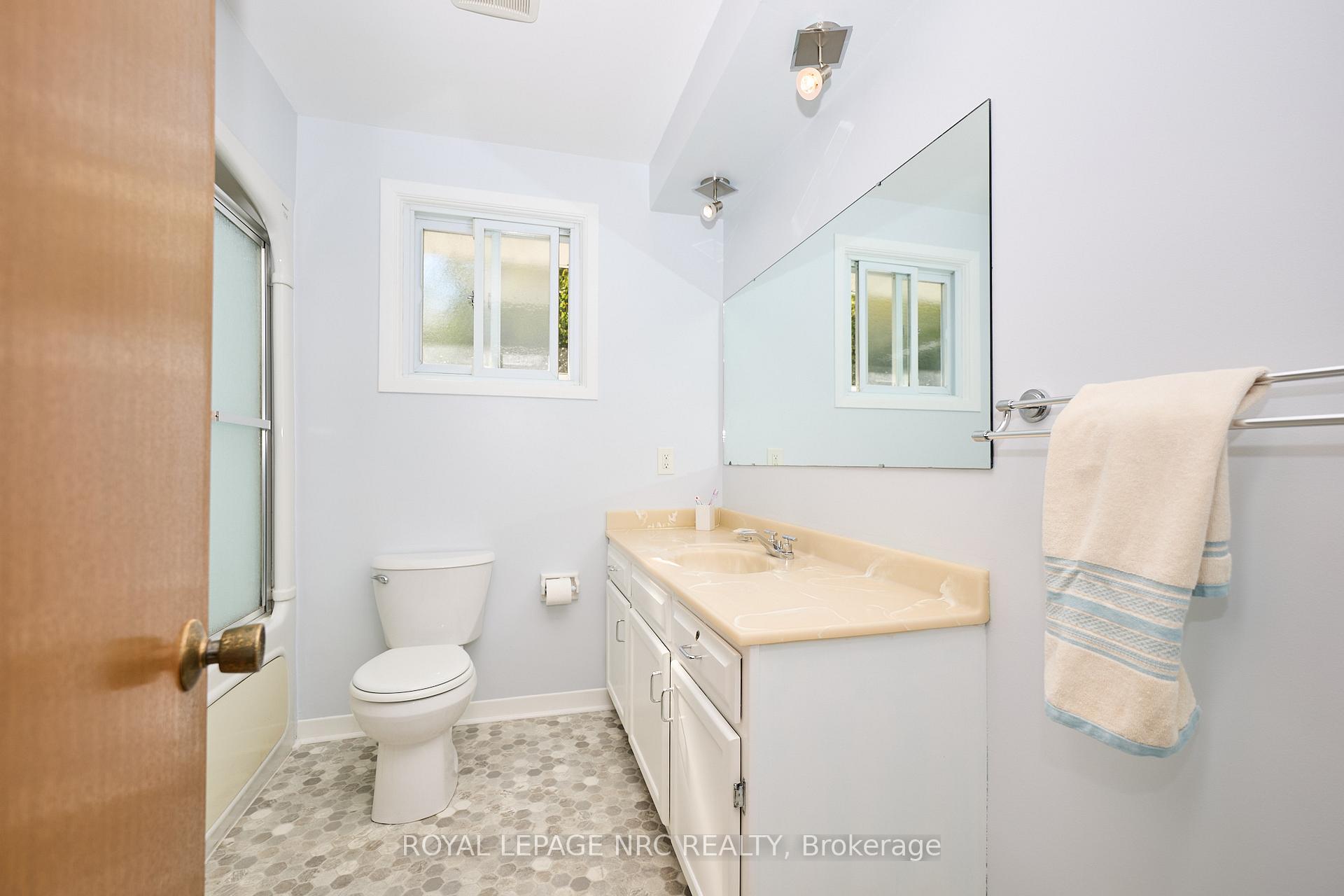 Photo 13 of 9 Royal Manor Drive, St. Catharines, Carlton/Bunting — HOMEH