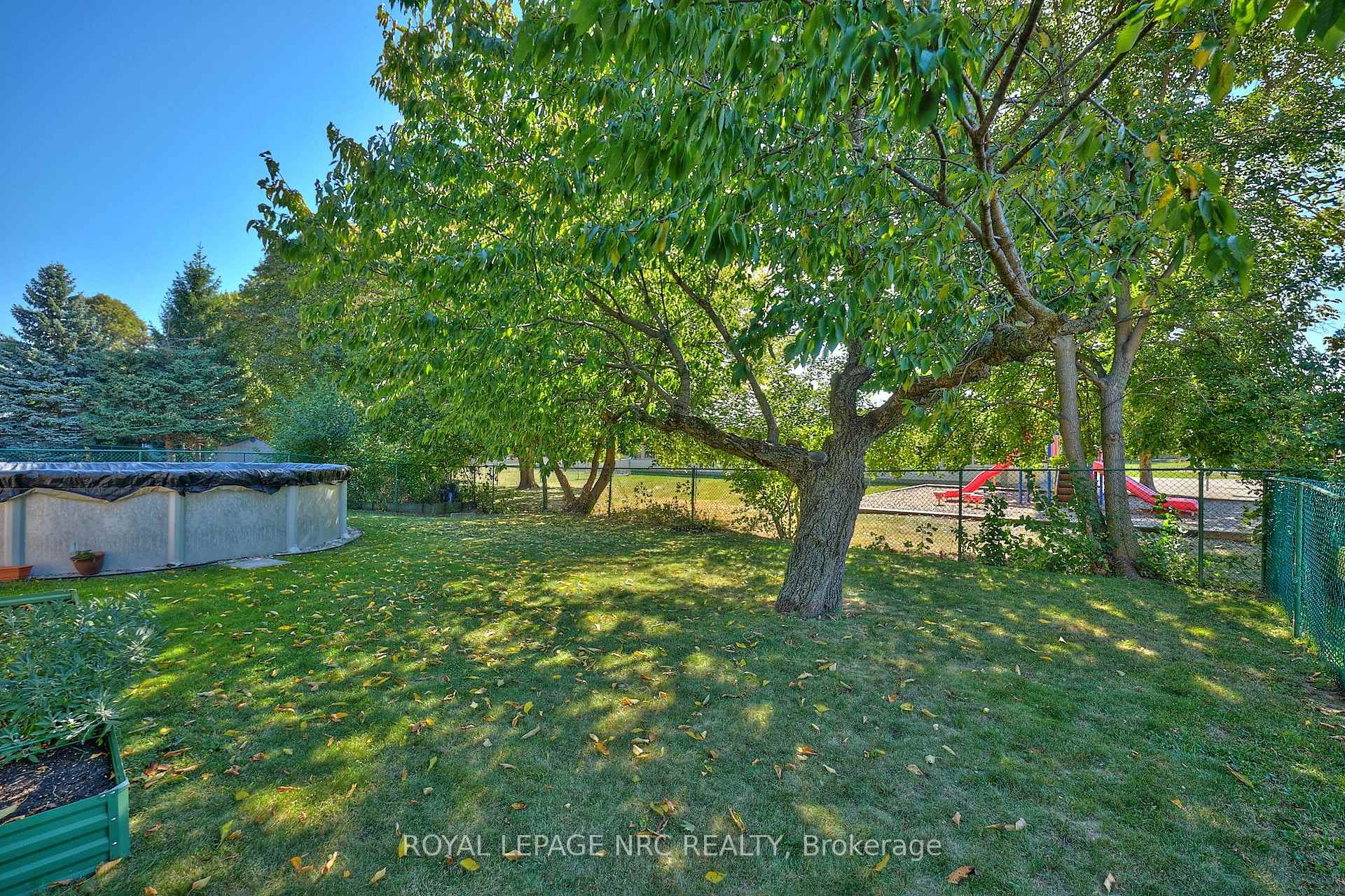 Photo 37 of 9 Royal Manor Drive, St. Catharines, Carlton/Bunting — HOMEH