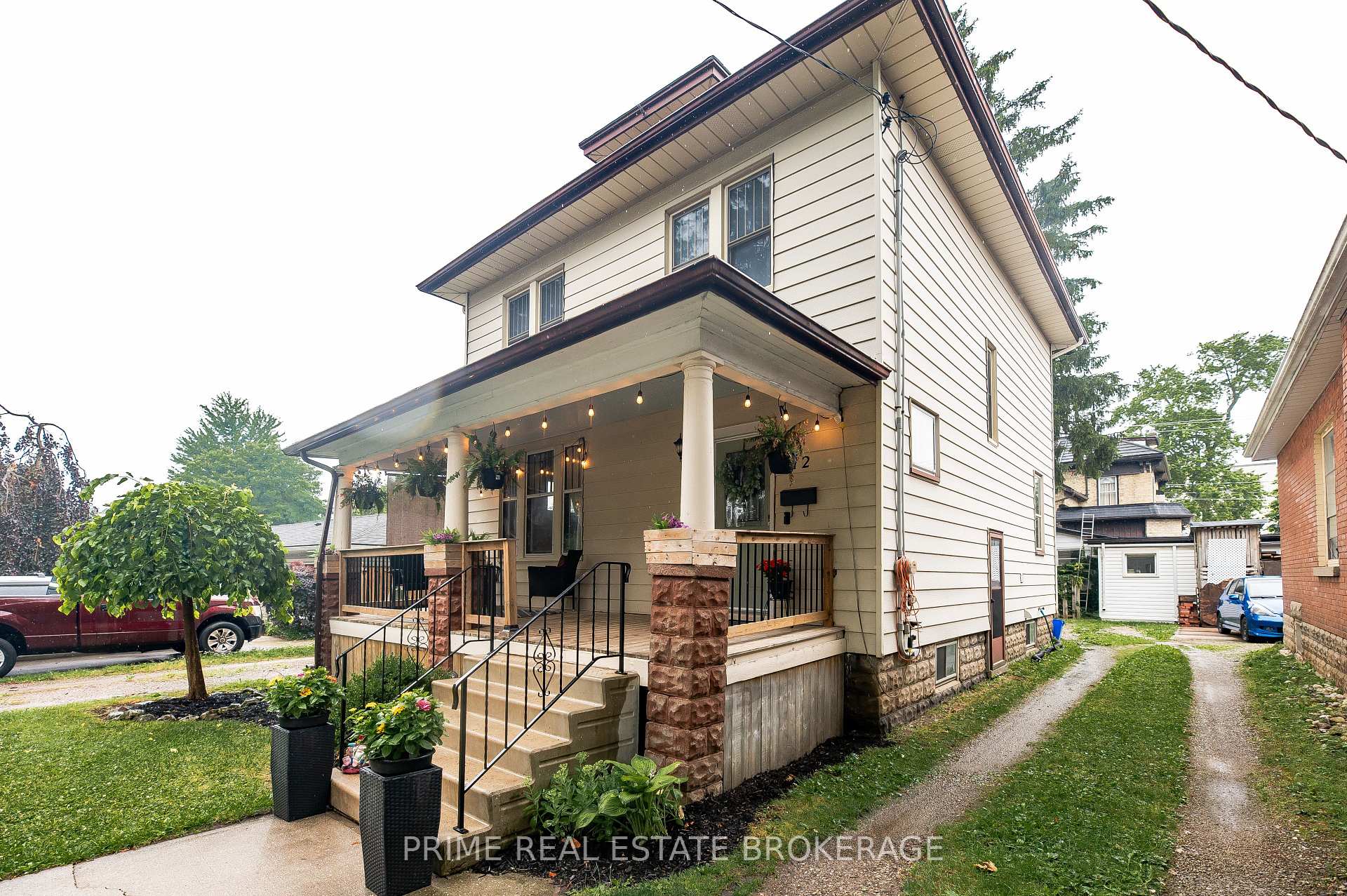 Photo 2 of 72 Walnut Street, St. Thomas — HOMEH