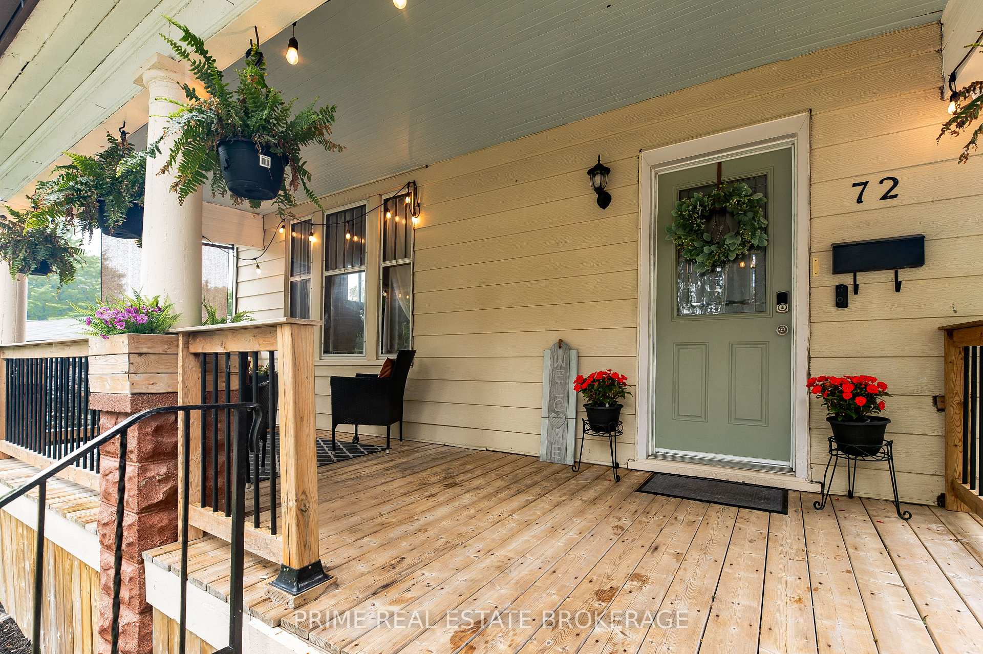 Photo 4 of 72 Walnut Street, St. Thomas — HOMEH