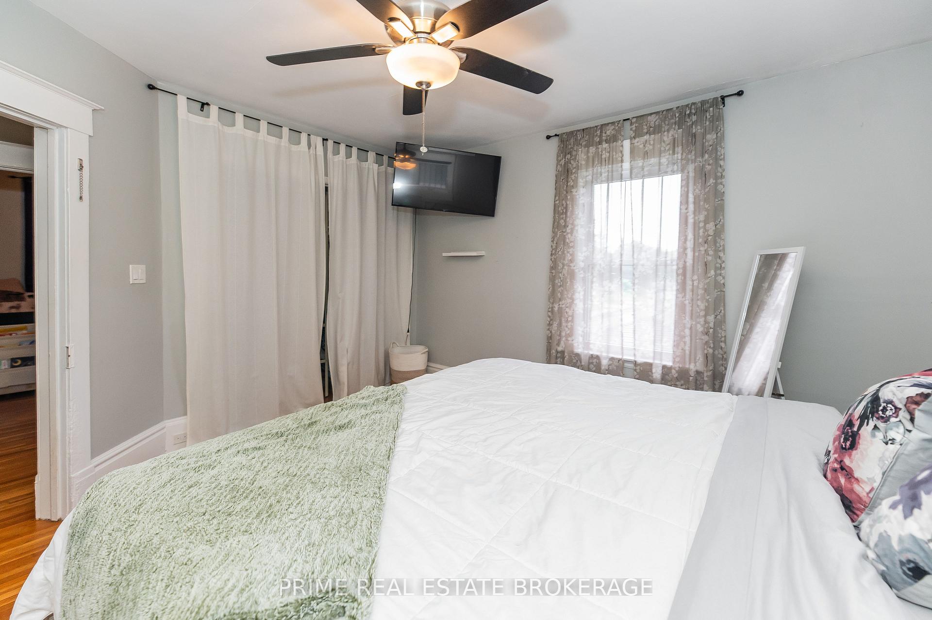 Photo 21 of 72 Walnut Street, St. Thomas — HOMEH