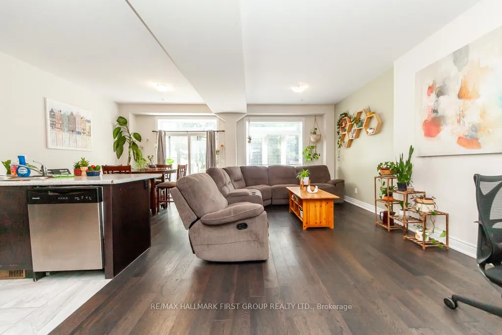 Photo 3 of 99 Manhattan Court, St. Catharines, Haig — HOMEH