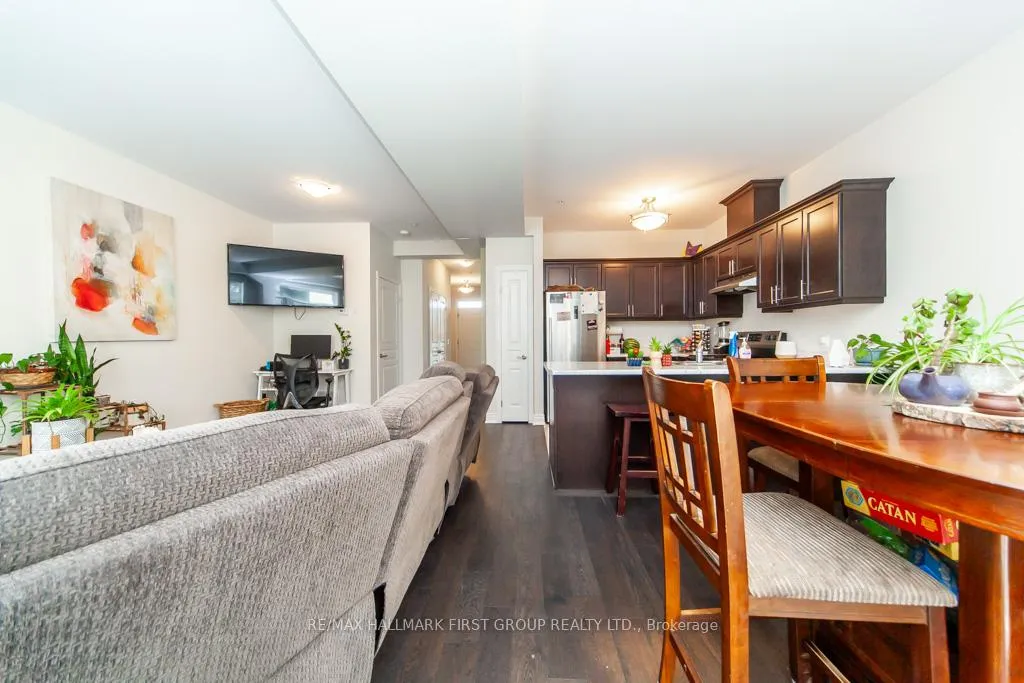 Photo 4 of 99 Manhattan Court, St. Catharines, Haig — HOMEH