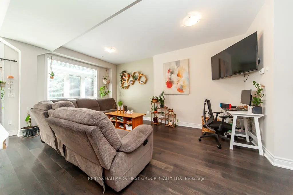 Photo 5 of 99 Manhattan Court, St. Catharines, Haig — HOMEH