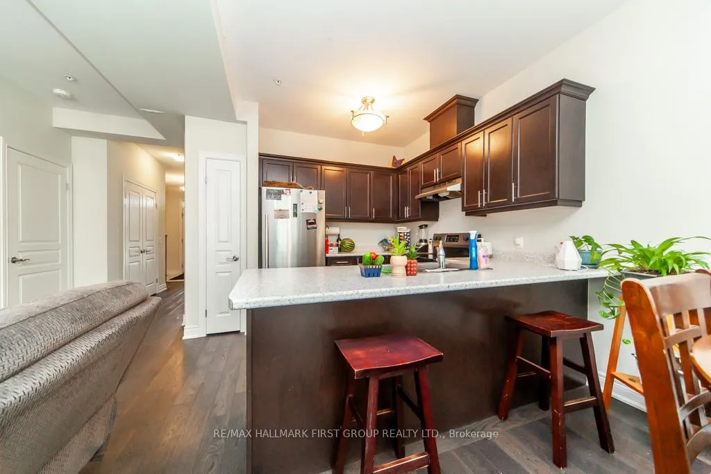 Photo 10 of 99 Manhattan Court, St. Catharines, Haig — HOMEH