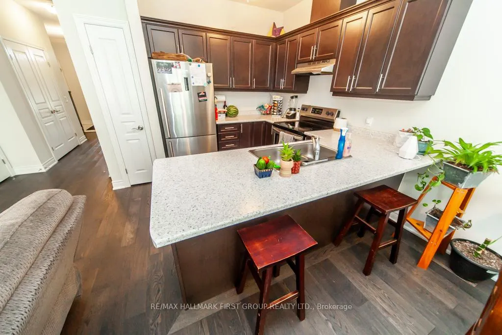 Photo 12 of 99 Manhattan Court, St. Catharines, Haig — HOMEH