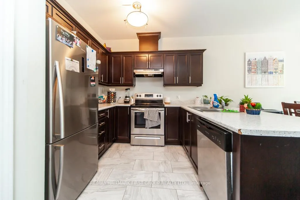 Photo 14 of 99 Manhattan Court, St. Catharines, Haig — HOMEH