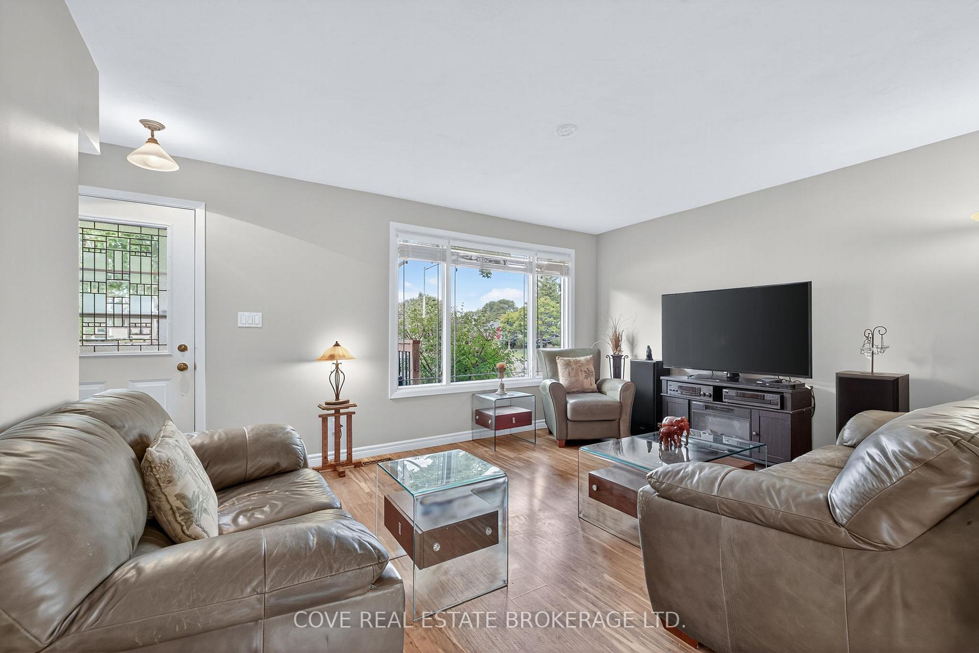 Photo 6 of 2 Aspen Avenue, St. Thomas — HOMEH