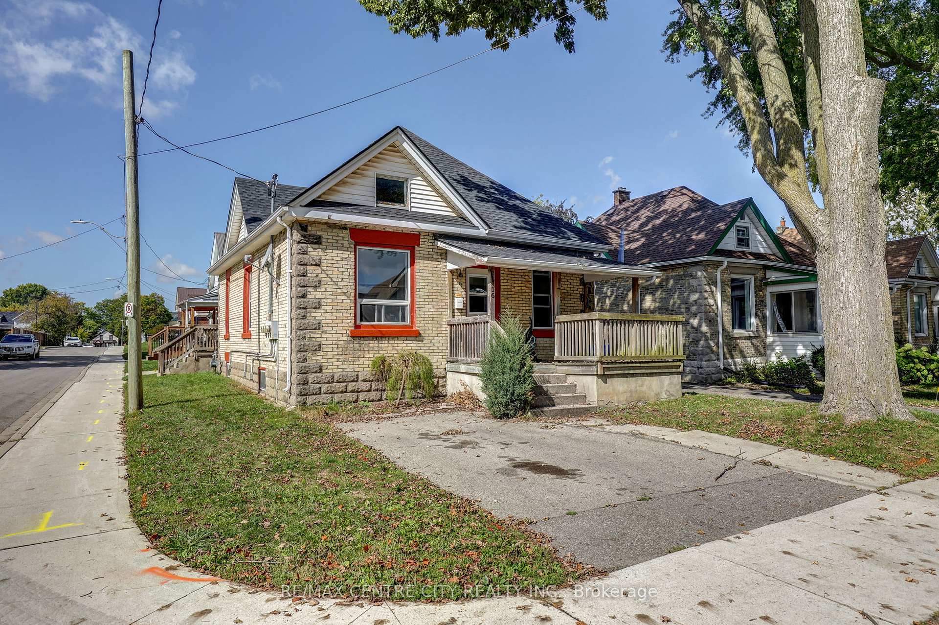 Photo 1 of 16 Woodworth Avenue, St. Thomas — HOMEH