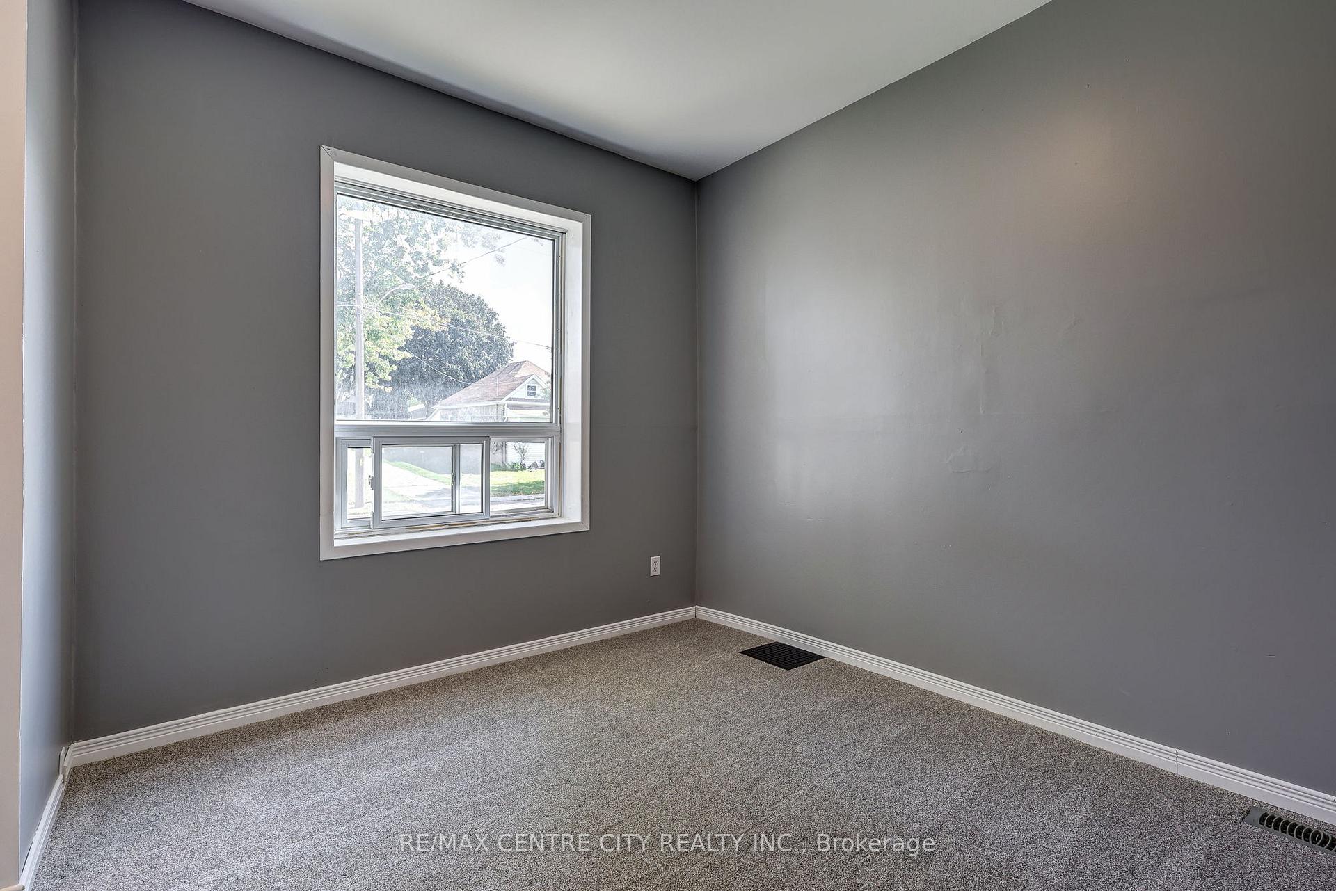 Photo 7 of 16 Woodworth Avenue, St. Thomas — HOMEH