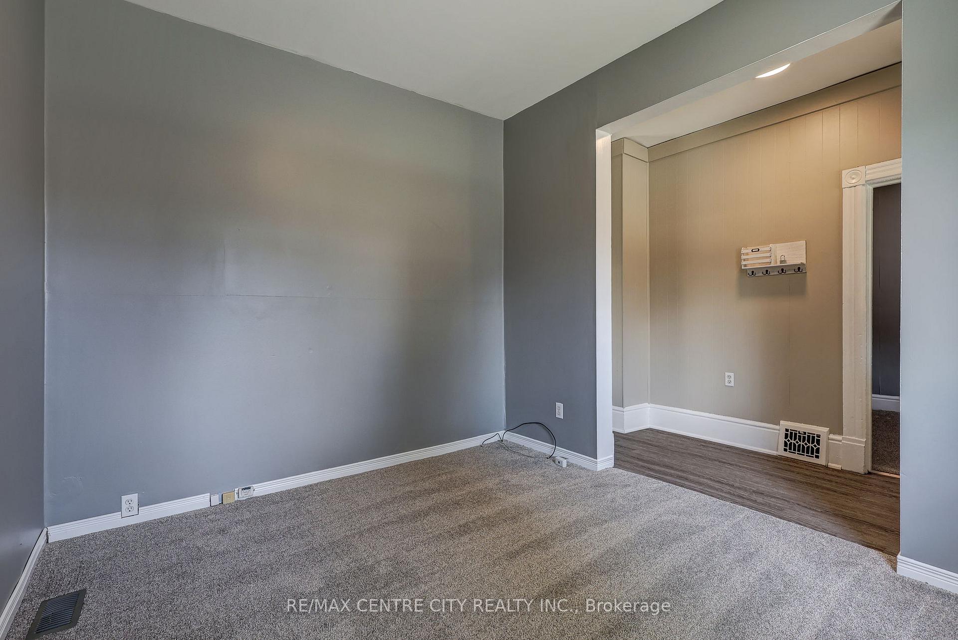 Photo 9 of 16 Woodworth Avenue, St. Thomas — HOMEH