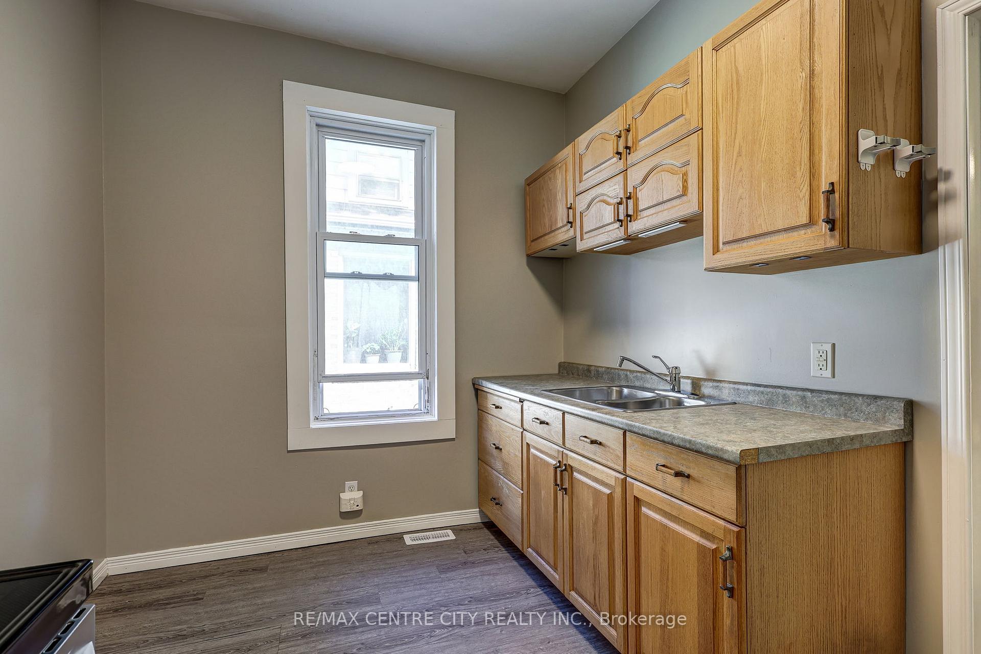 Photo 17 of 16 Woodworth Avenue, St. Thomas — HOMEH