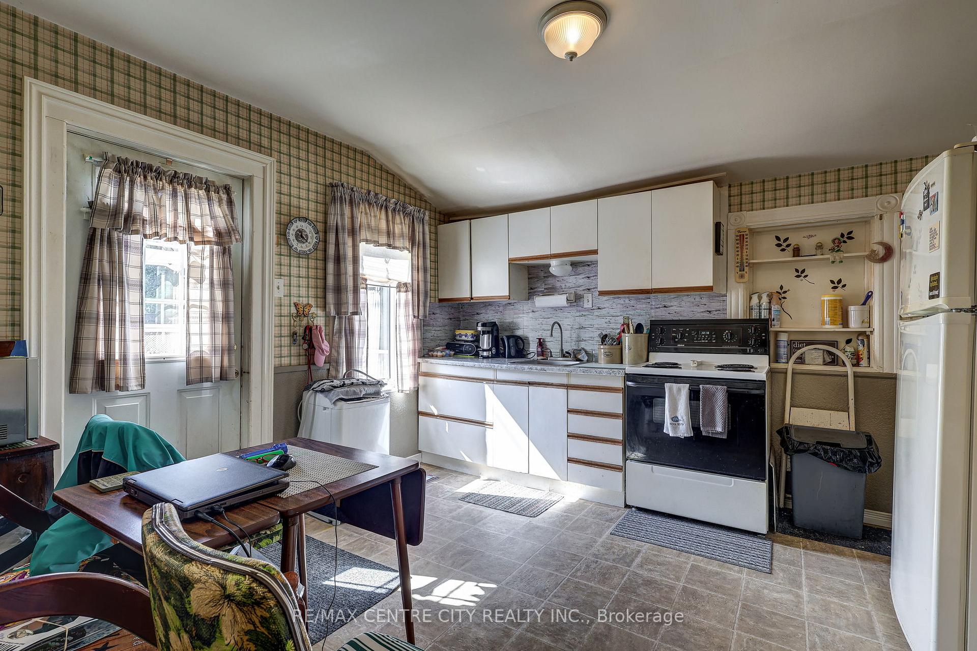 Photo 19 of 16 Woodworth Avenue, St. Thomas — HOMEH