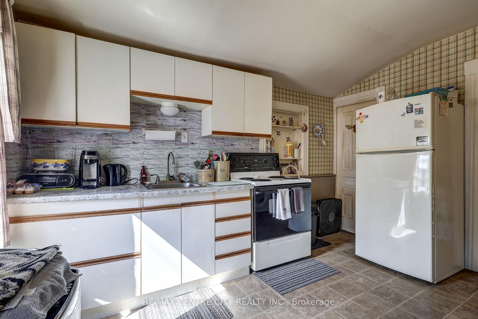 Photo 20 of 16 Woodworth Avenue, St. Thomas — HOMEH