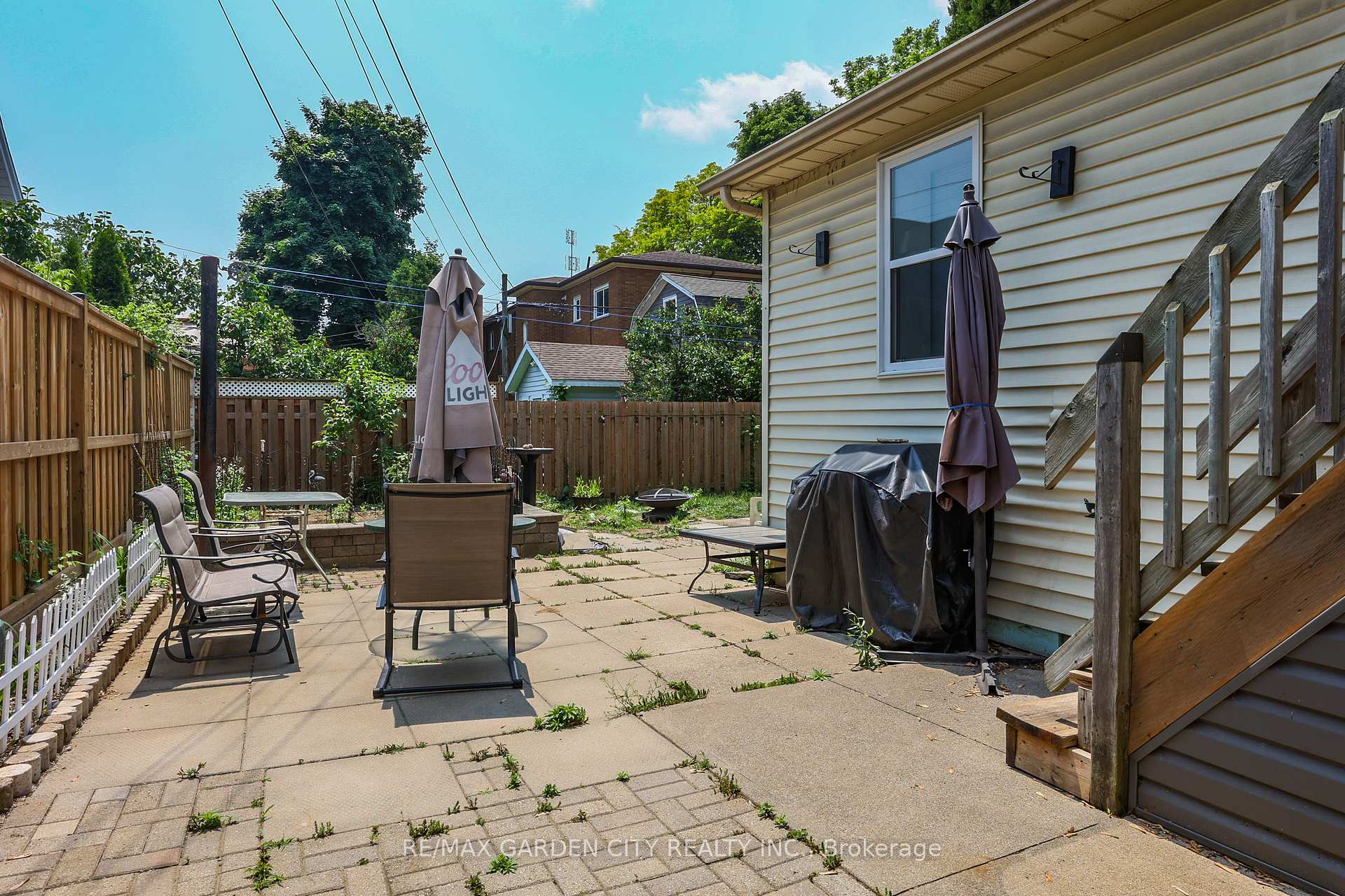Photo 5 of 218 Russell Avenue S, St. Catharines, Downtown — HOMEH