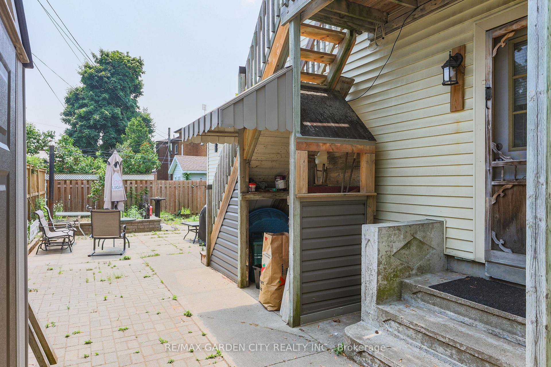 Photo 6 of 218 Russell Avenue S, St. Catharines, Downtown — HOMEH