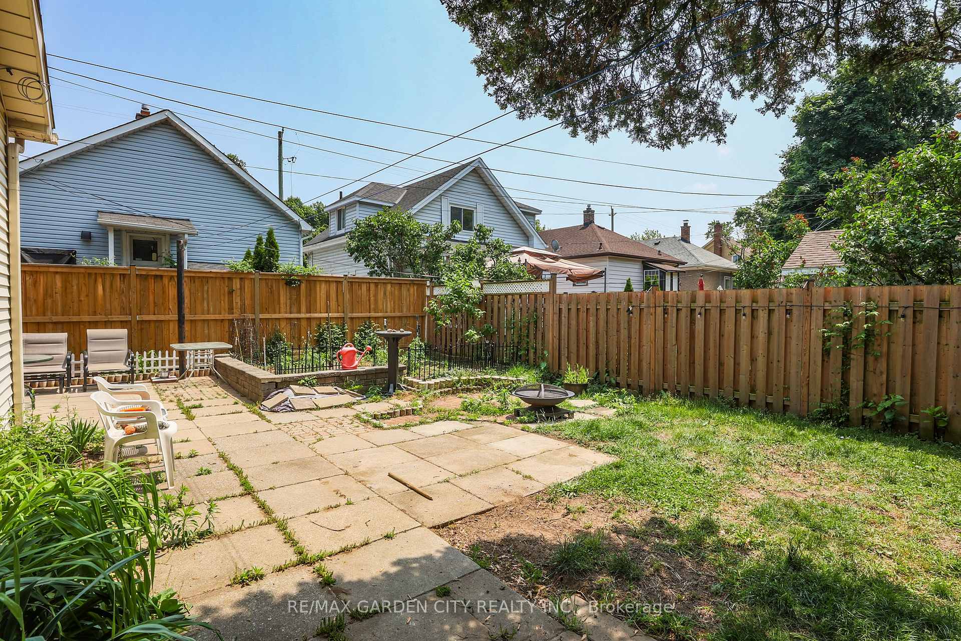 Photo 7 of 218 Russell Avenue S, St. Catharines, Downtown — HOMEH