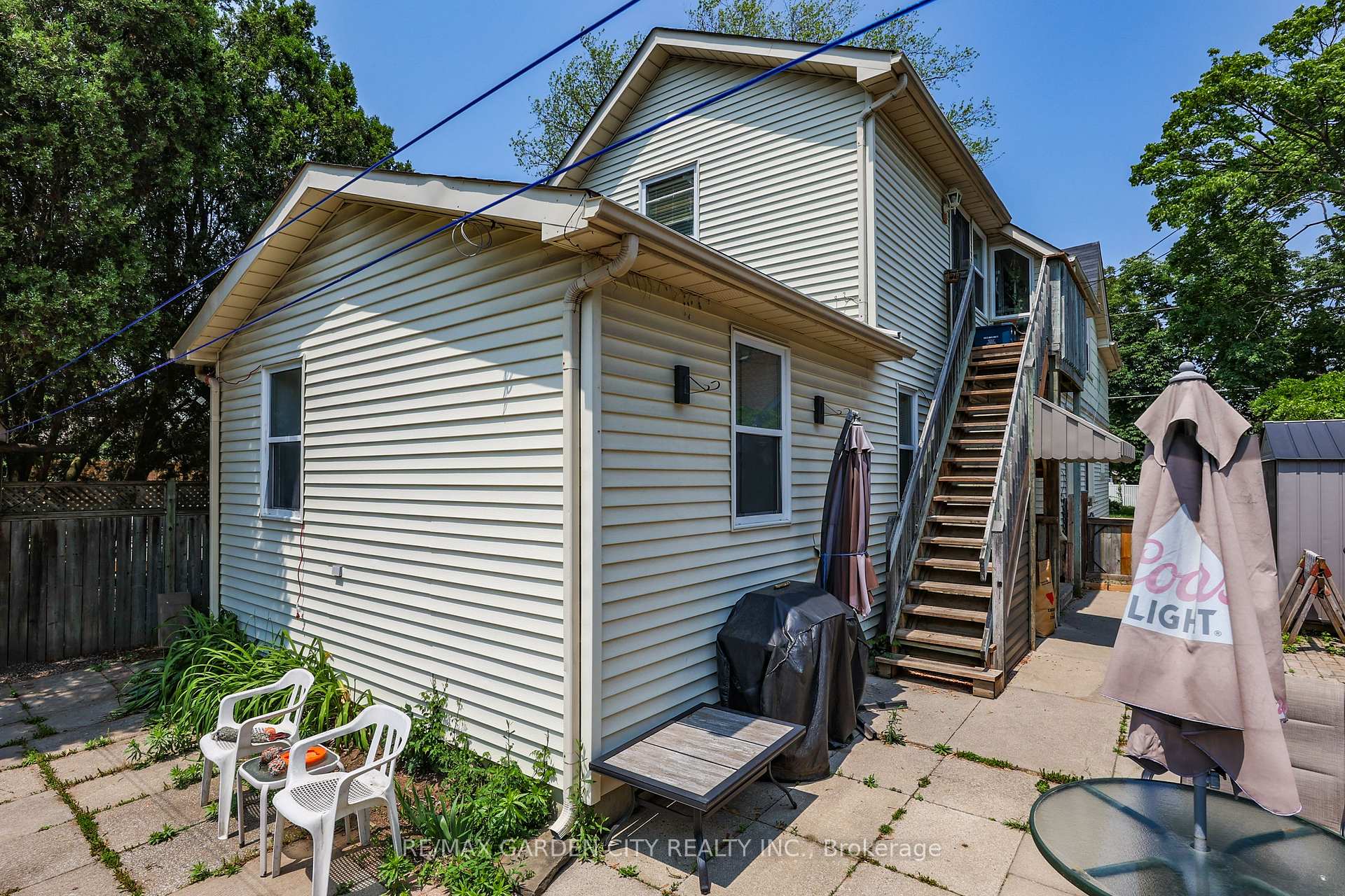 Photo 10 of 218 Russell Avenue S, St. Catharines, Downtown — HOMEH