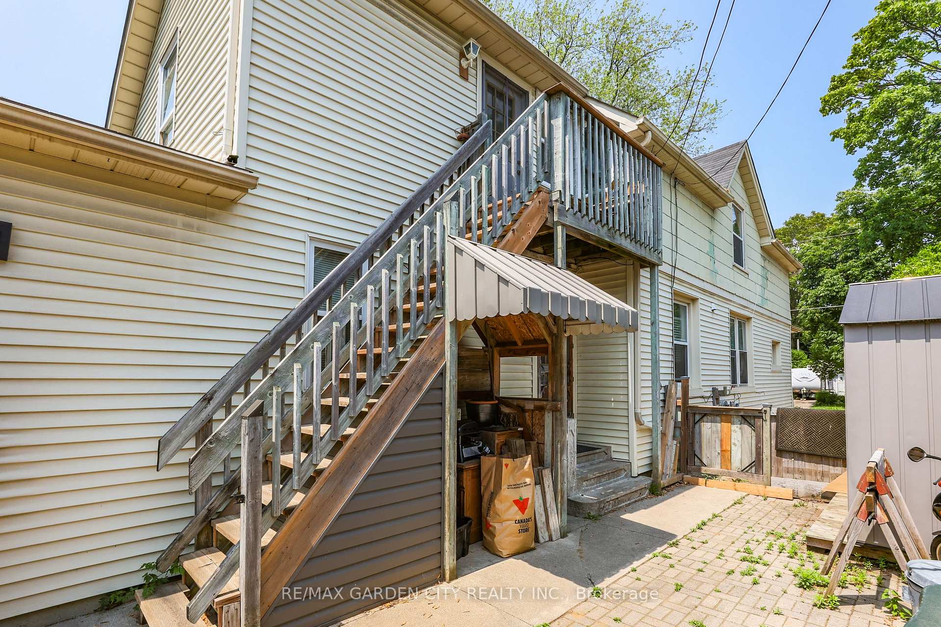 Photo 11 of 218 Russell Avenue S, St. Catharines, Downtown — HOMEH