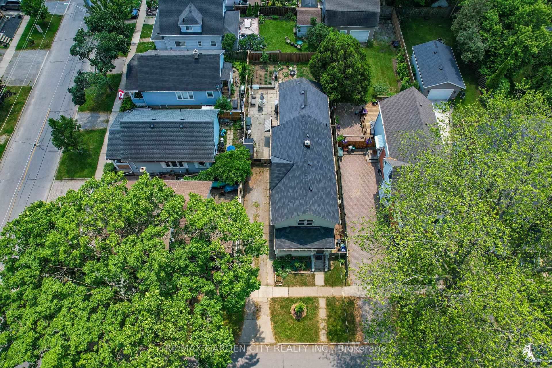 Photo 12 of 218 Russell Avenue S, St. Catharines, Downtown — HOMEH