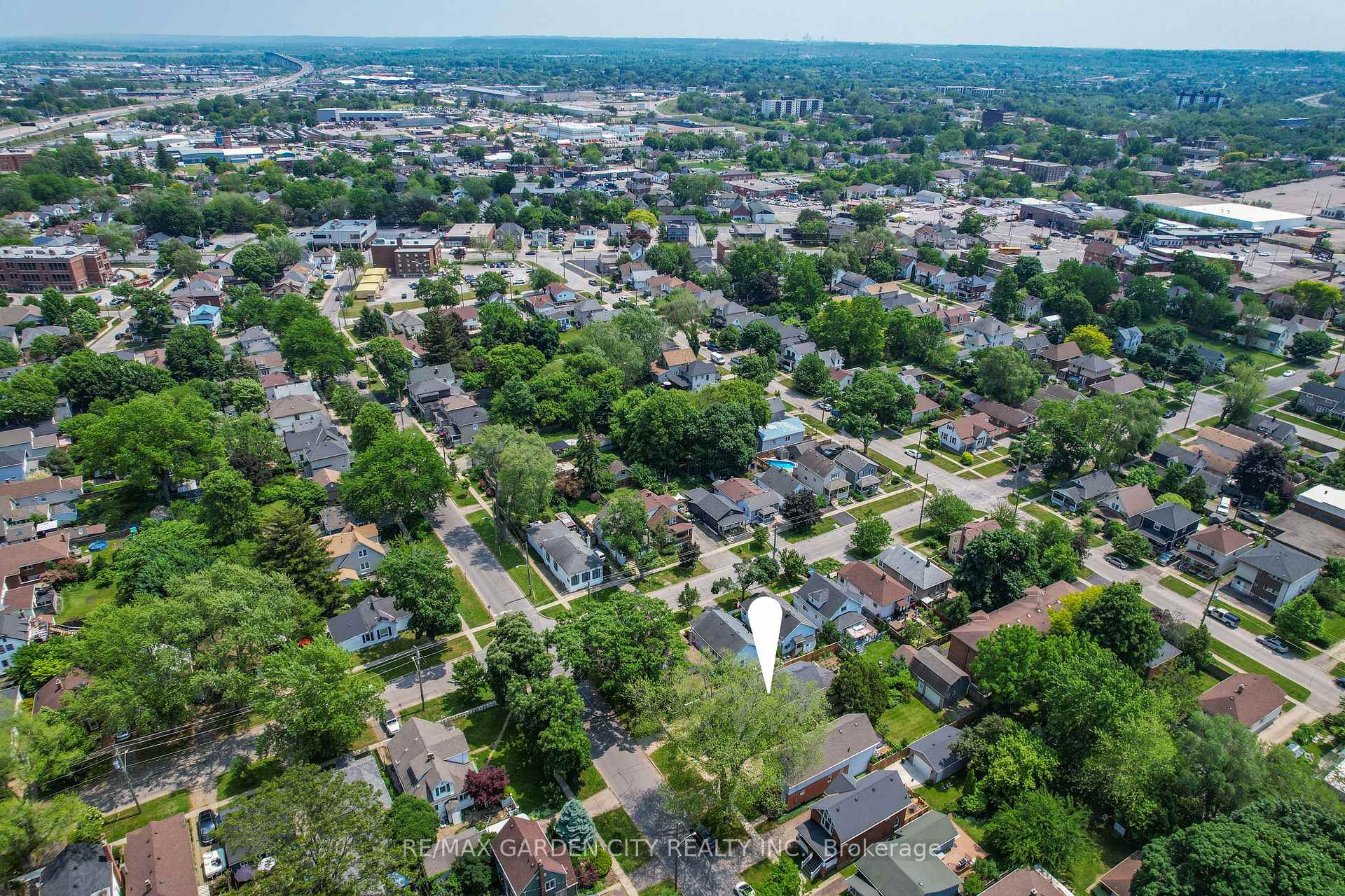 Photo 15 of 218 Russell Avenue S, St. Catharines, Downtown — HOMEH