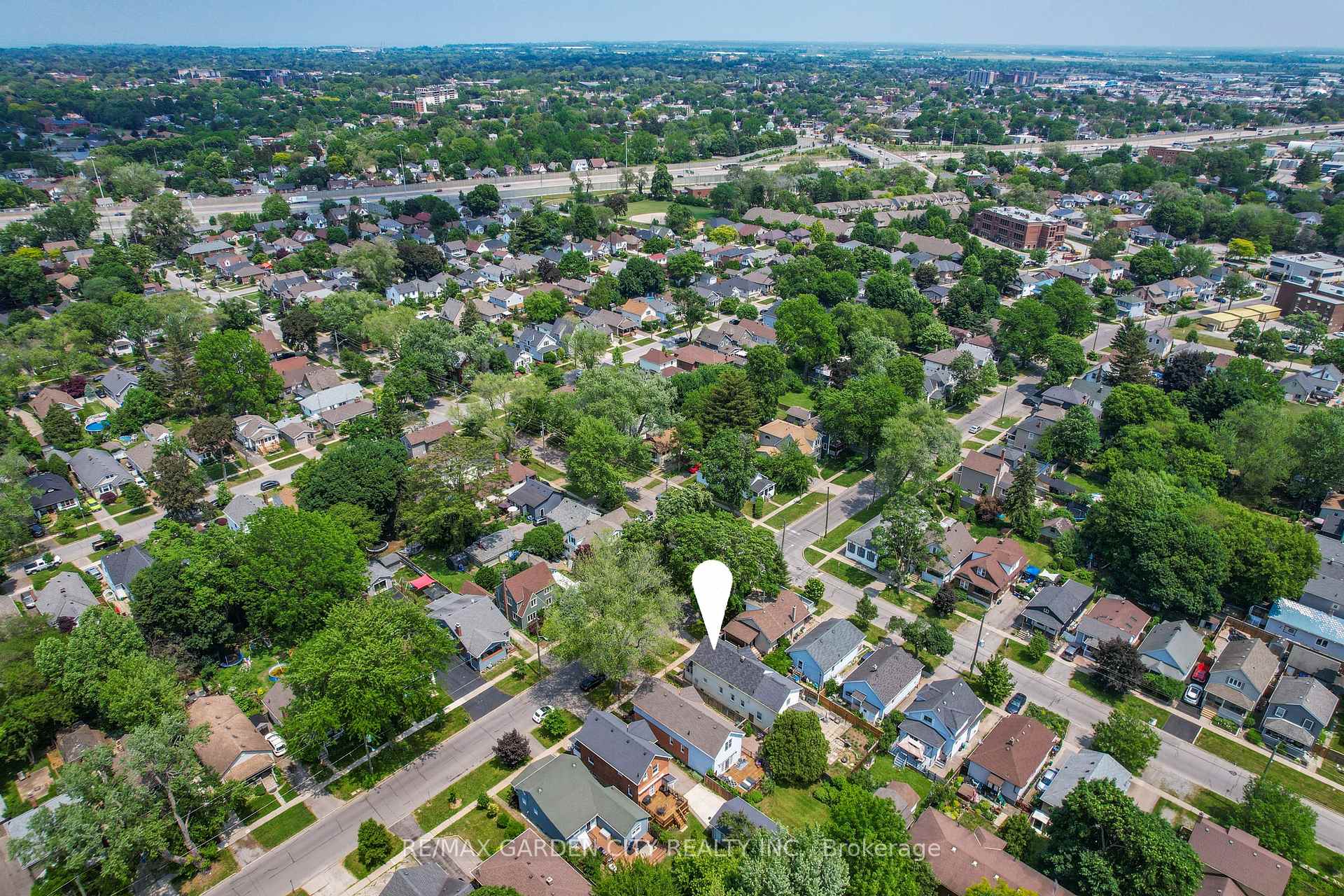 Photo 17 of 218 Russell Avenue S, St. Catharines, Downtown — HOMEH