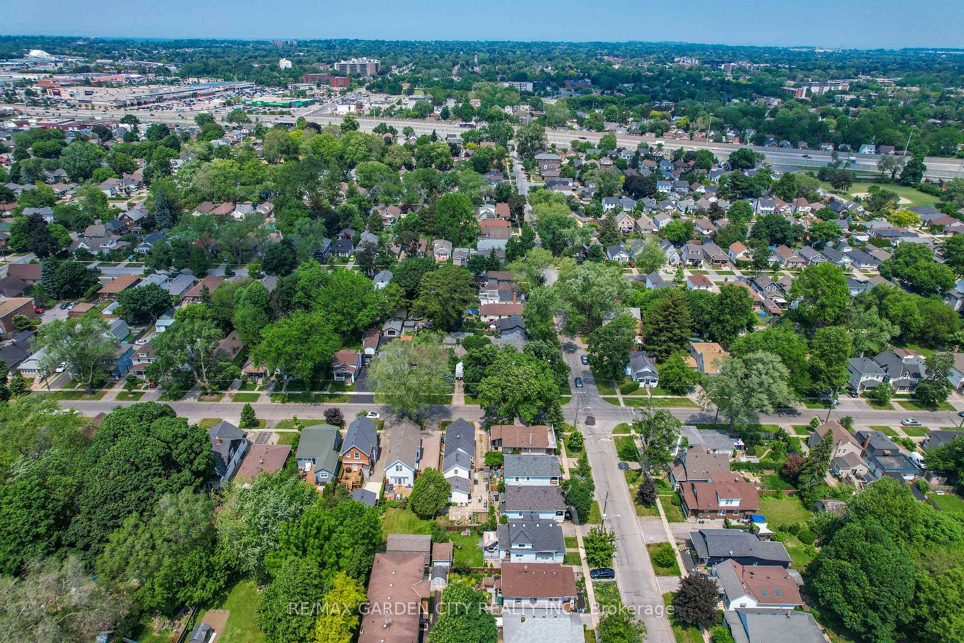 Photo 19 of 218 Russell Avenue S, St. Catharines, Downtown — HOMEH