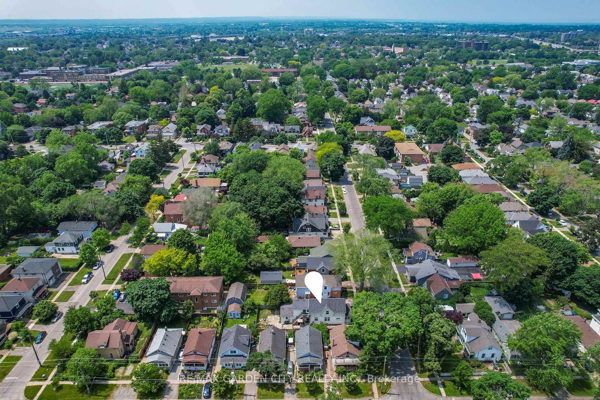 Photo 21 of 218 Russell Avenue S, St. Catharines, Downtown — HOMEH
