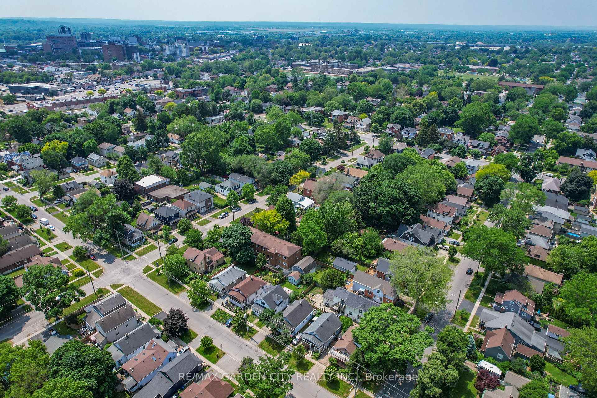 Photo 22 of 218 Russell Avenue S, St. Catharines, Downtown — HOMEH