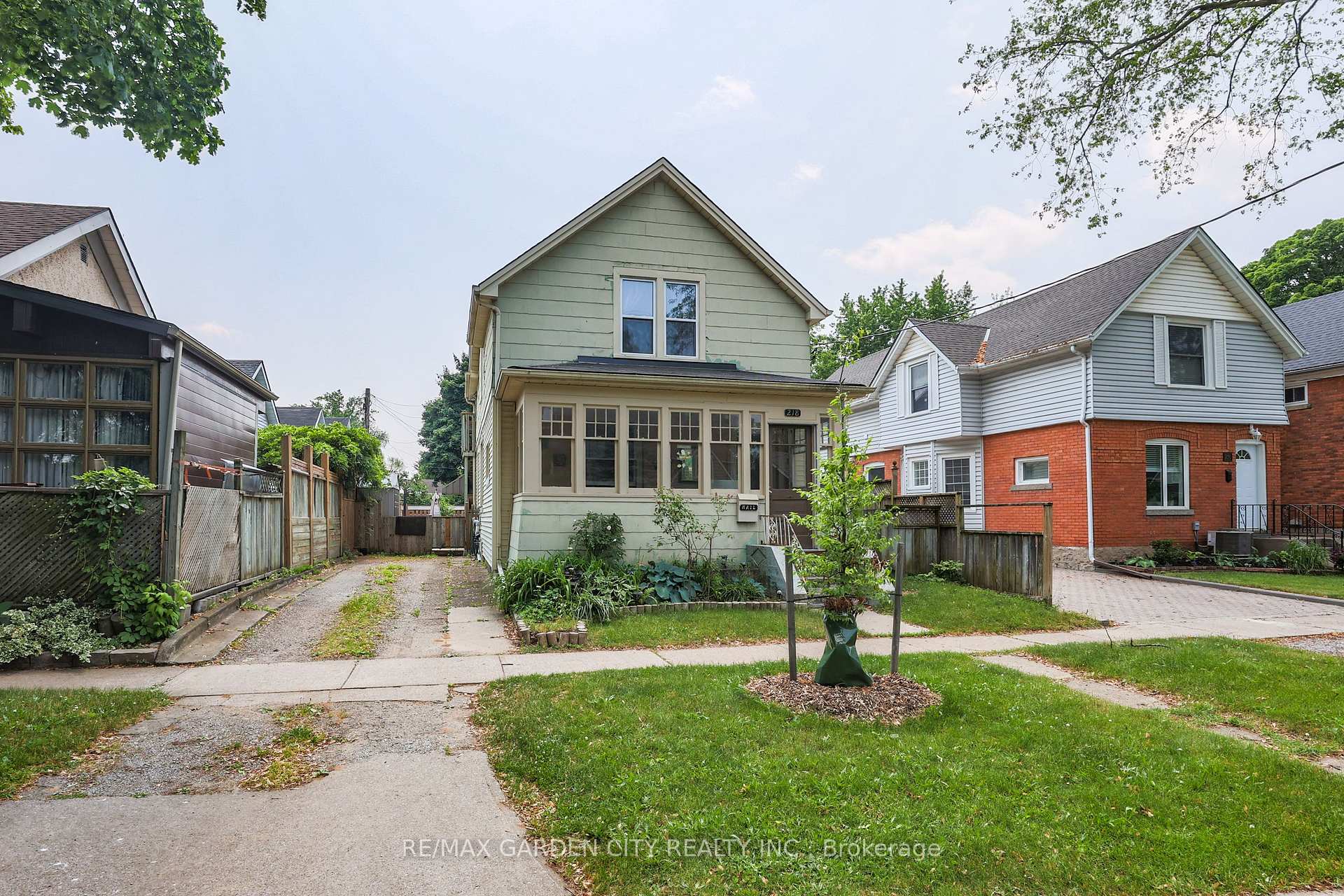 Photo 25 of 218 Russell Avenue S, St. Catharines, Downtown — HOMEH