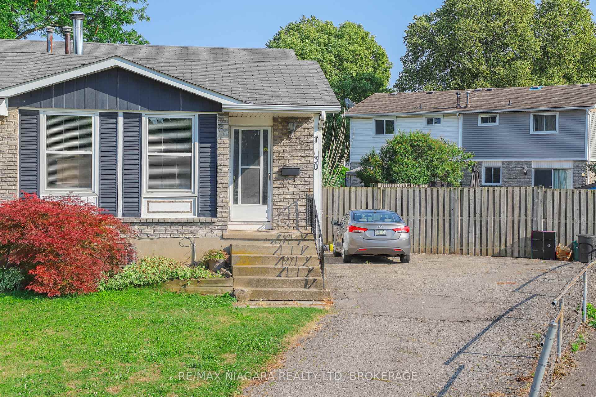 Photo 3 of 30 Garfield Lane, St. Catharines, Haig — HOMEH