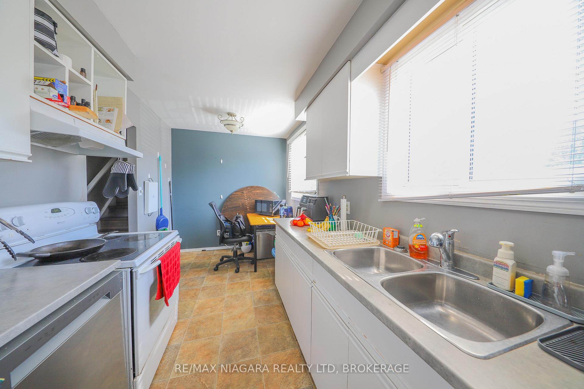 Photo 5 of 30 Garfield Lane, St. Catharines, Haig — HOMEH