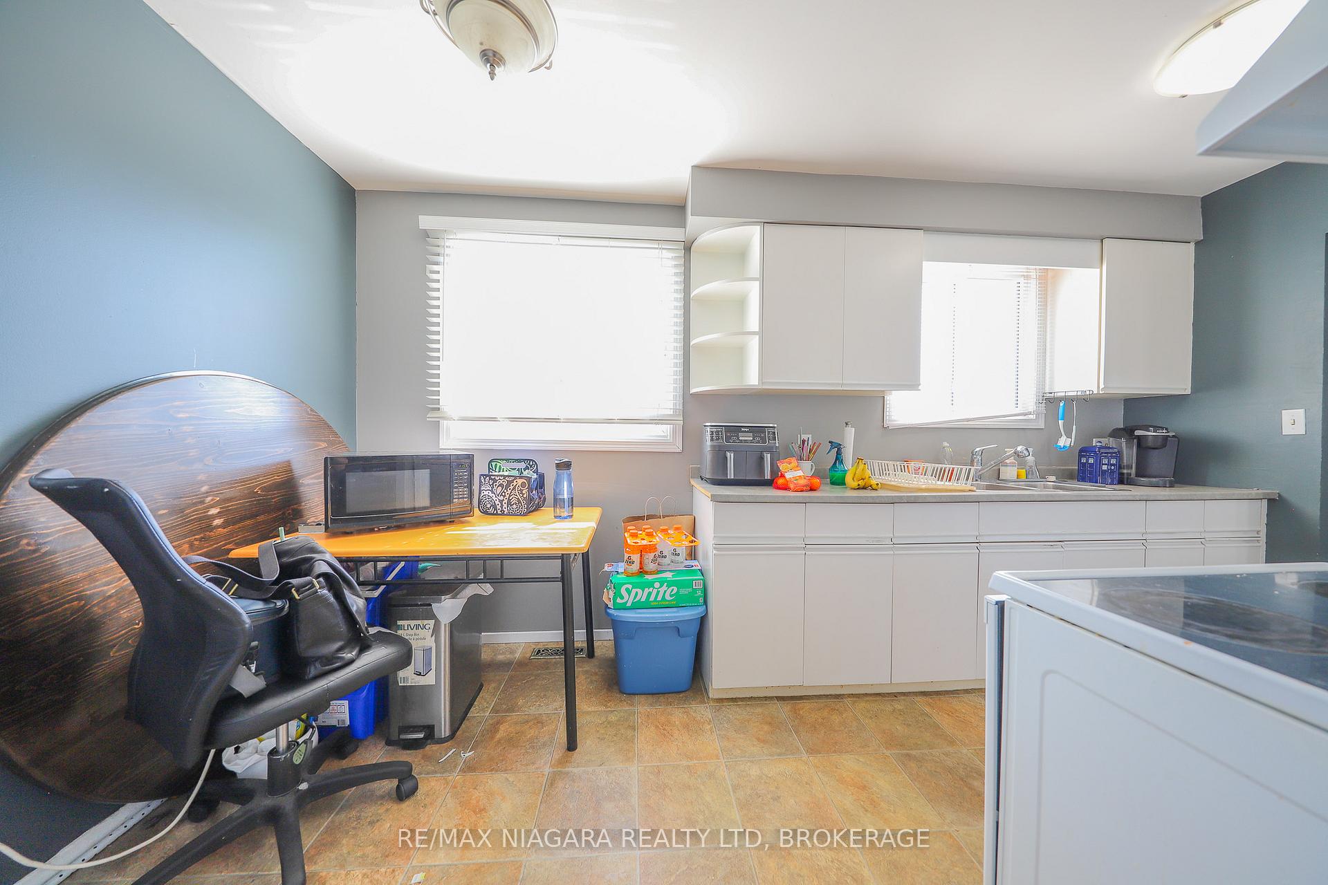 Photo 6 of 30 Garfield Lane, St. Catharines, Haig — HOMEH