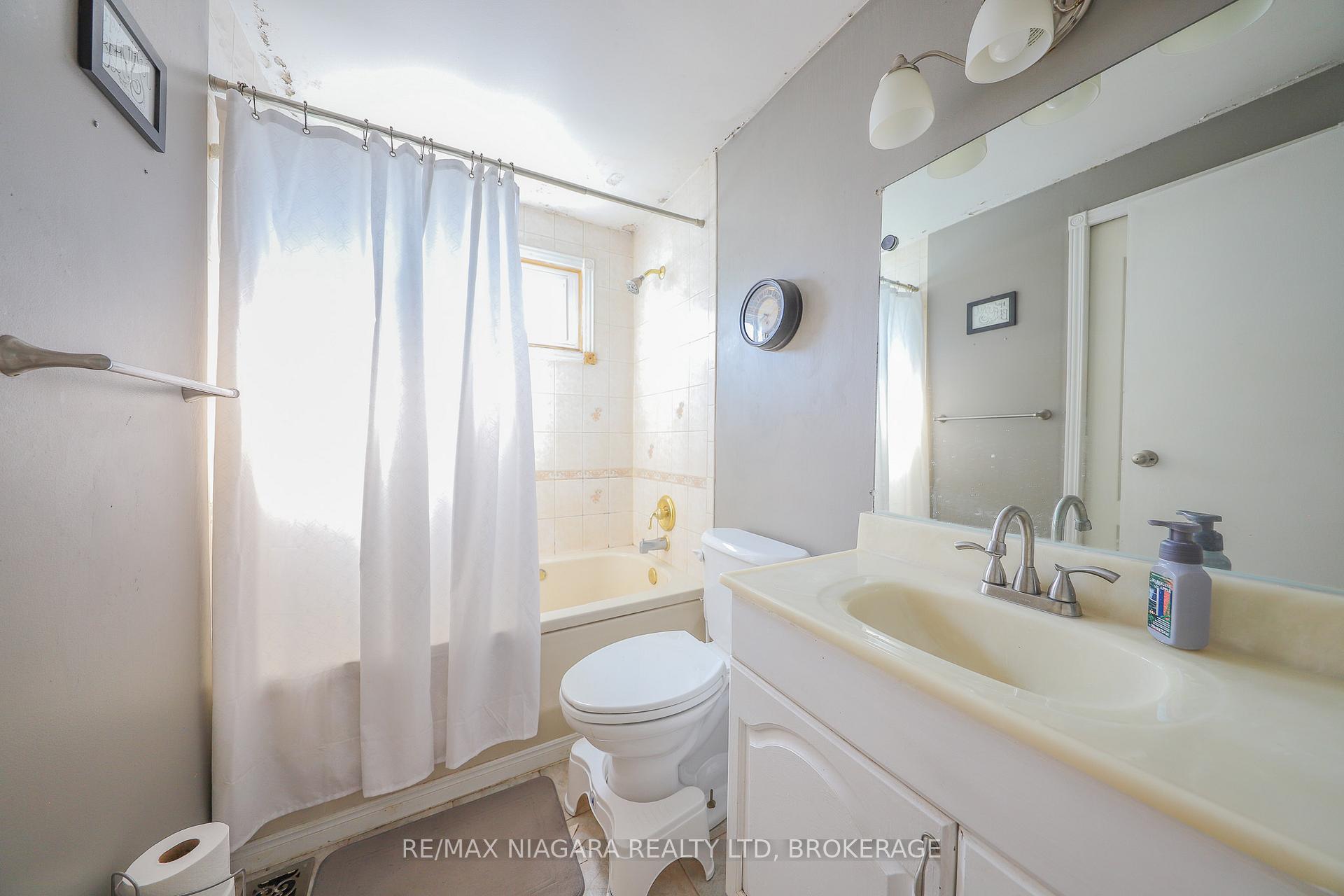 Photo 7 of 30 Garfield Lane, St. Catharines, Haig — HOMEH