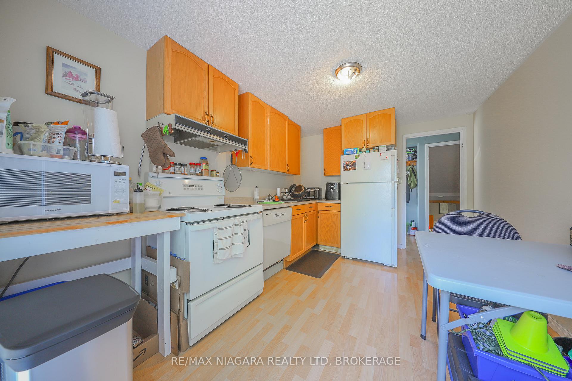 Photo 9 of 30 Garfield Lane, St. Catharines, Haig — HOMEH