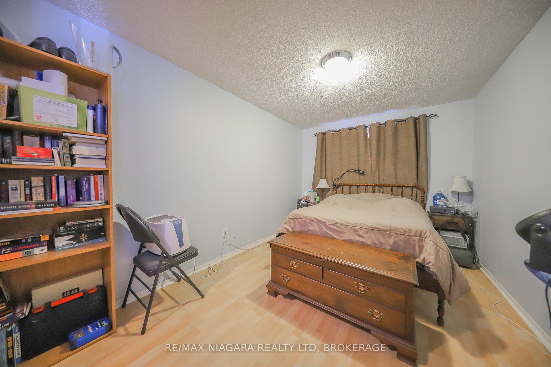 Photo 10 of 30 Garfield Lane, St. Catharines, Haig — HOMEH