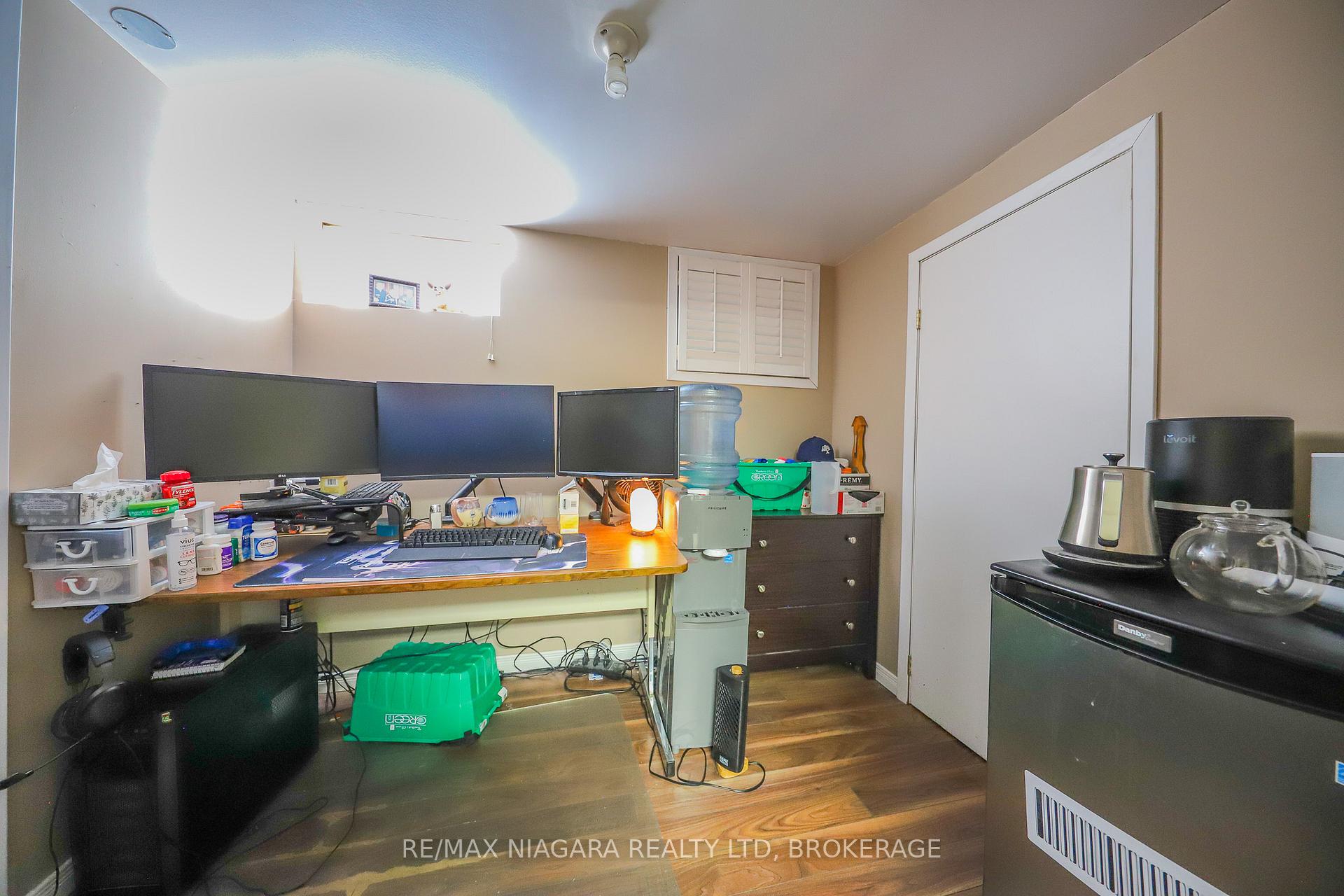 Photo 11 of 30 Garfield Lane, St. Catharines, Haig — HOMEH