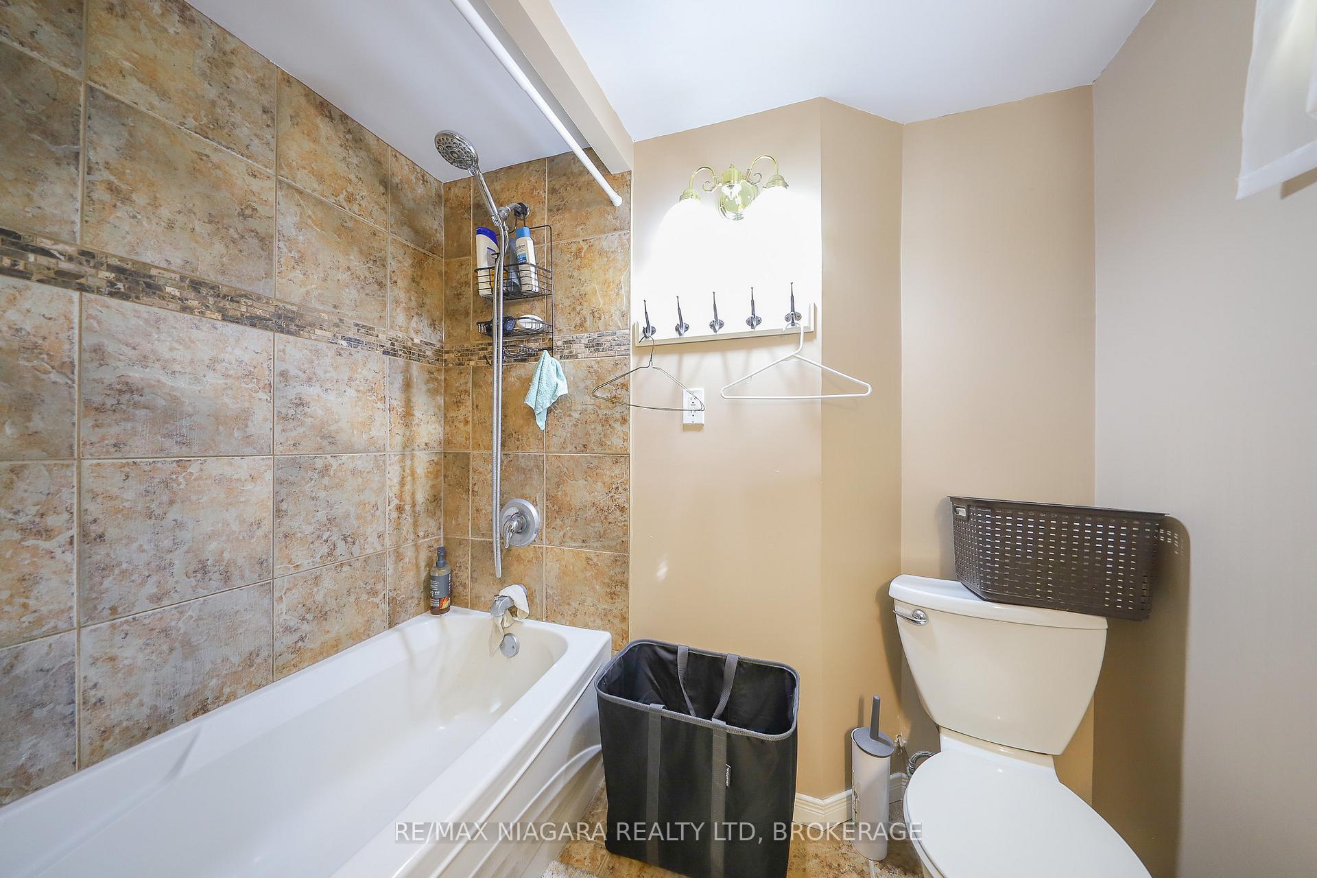 Photo 12 of 30 Garfield Lane, St. Catharines, Haig — HOMEH