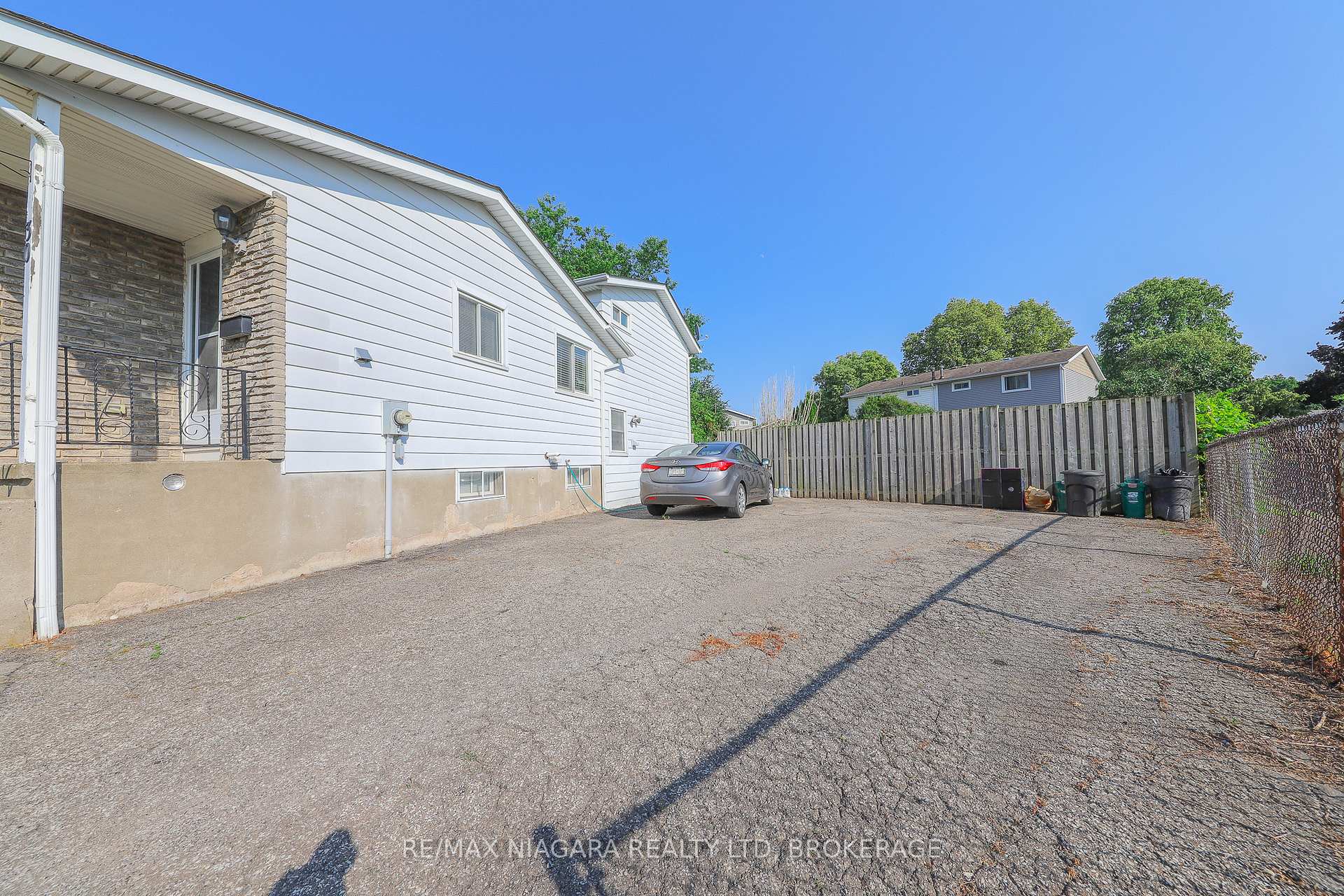 Photo 14 of 30 Garfield Lane, St. Catharines, Haig — HOMEH