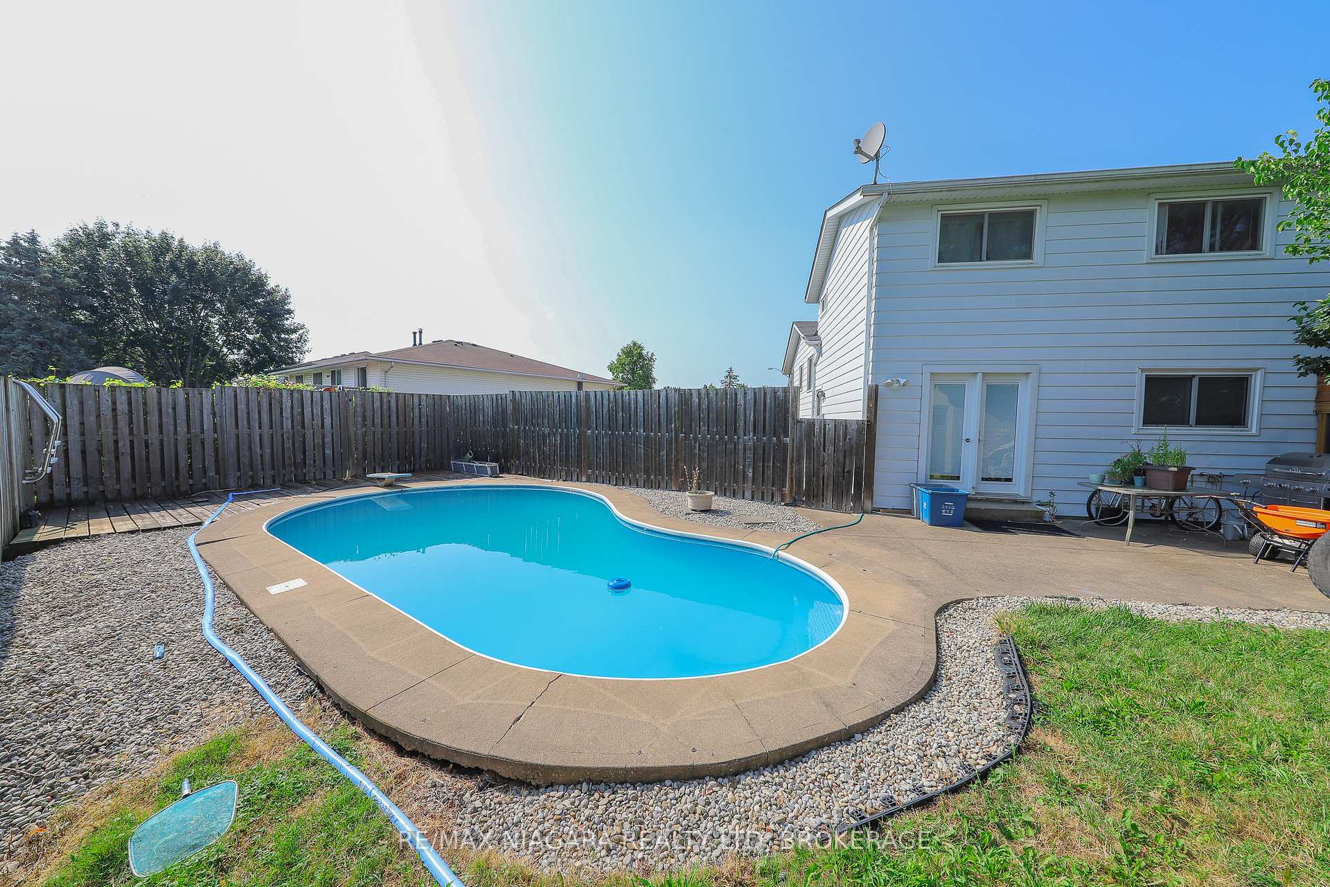 Photo 17 of 30 Garfield Lane, St. Catharines, Haig — HOMEH