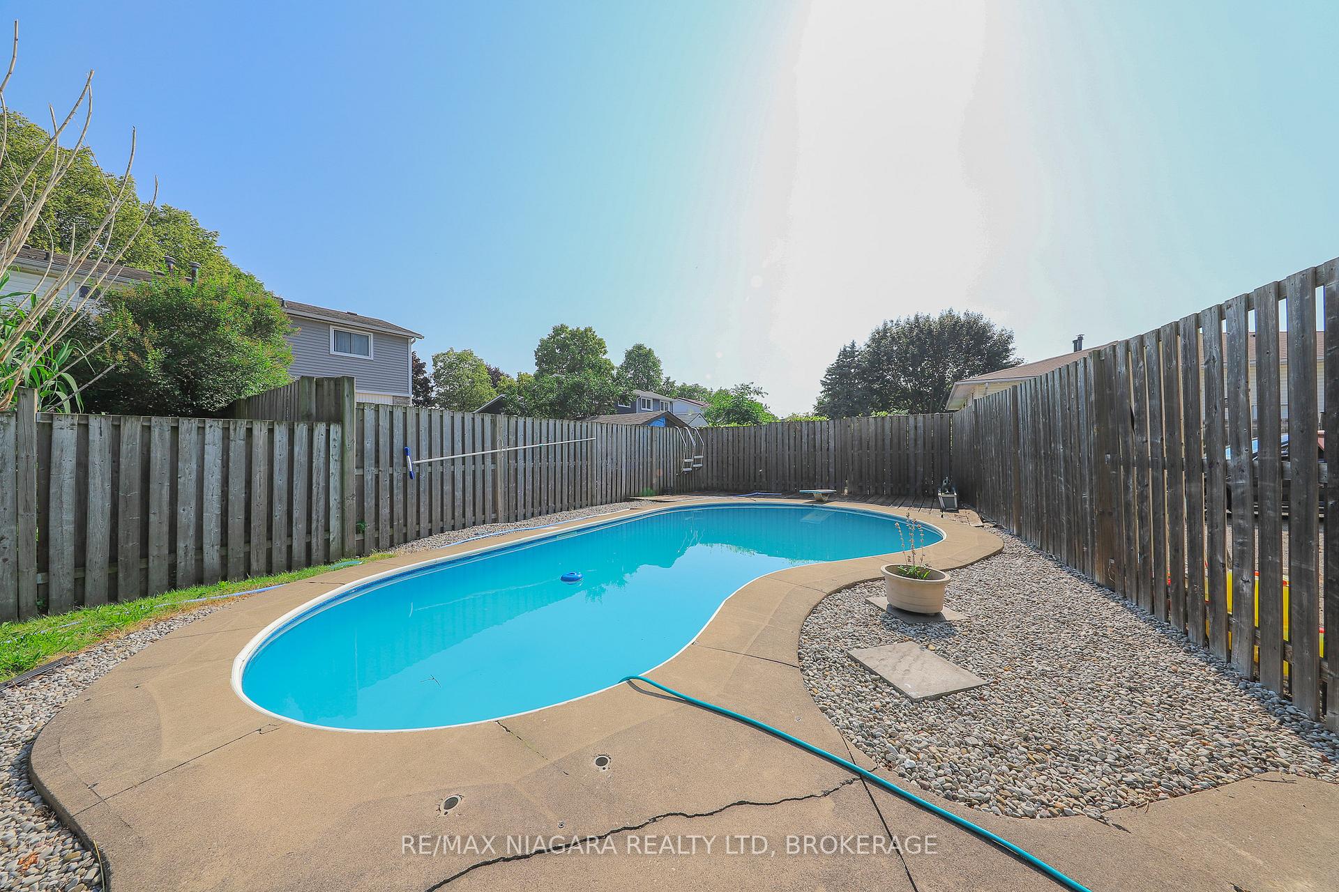 Photo 18 of 30 Garfield Lane, St. Catharines, Haig — HOMEH