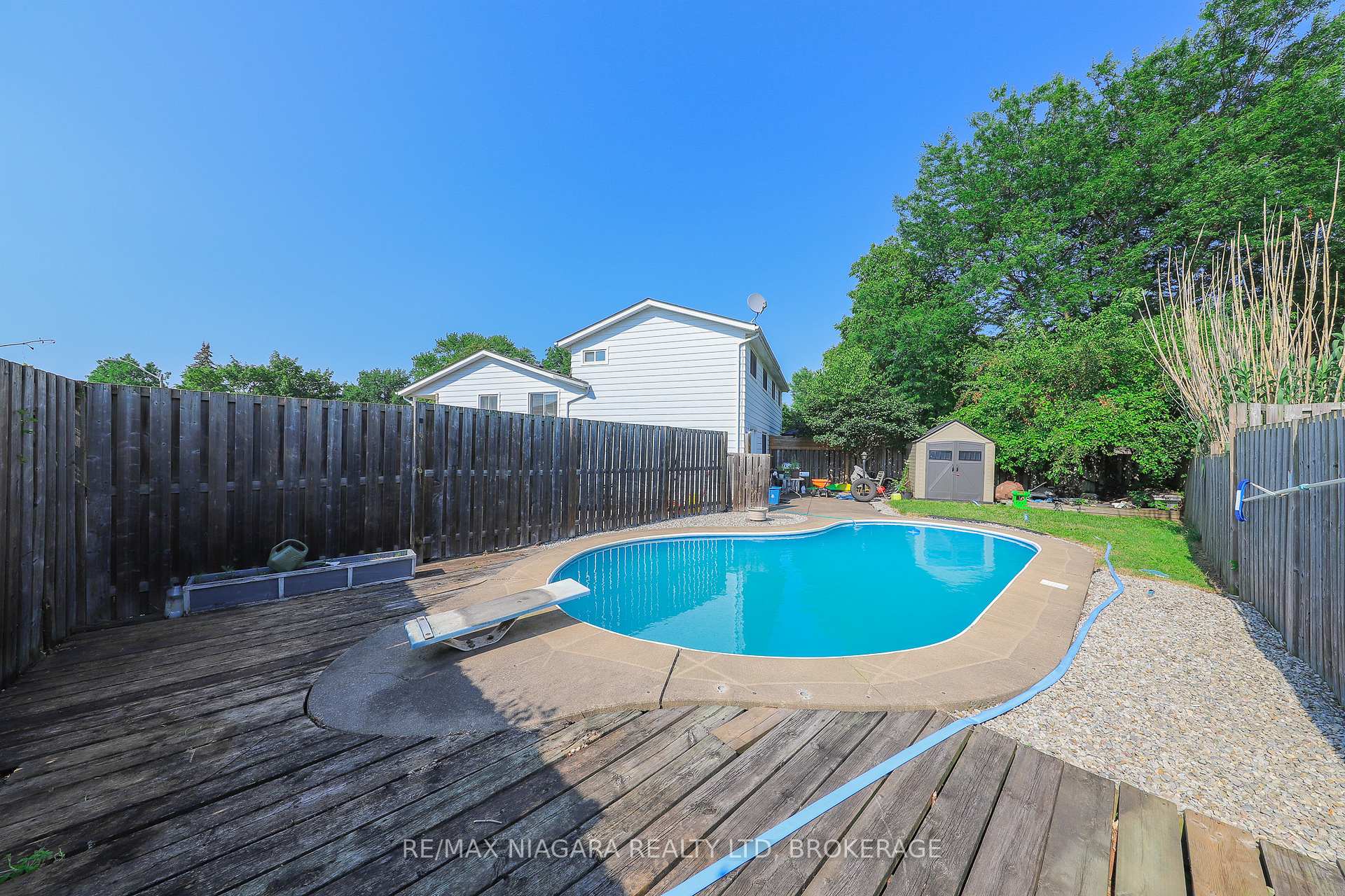 Photo 20 of 30 Garfield Lane, St. Catharines, Haig — HOMEH