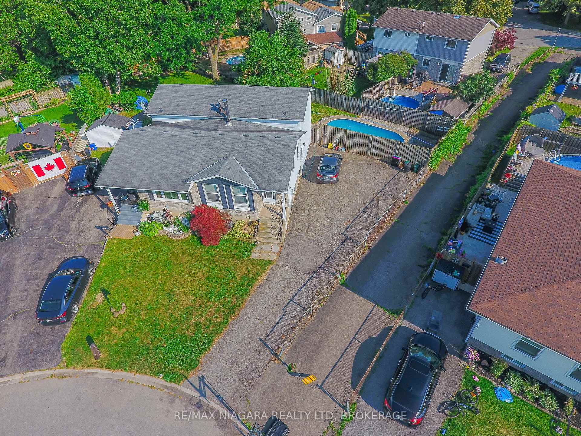 Photo 23 of 30 Garfield Lane, St. Catharines, Haig — HOMEH