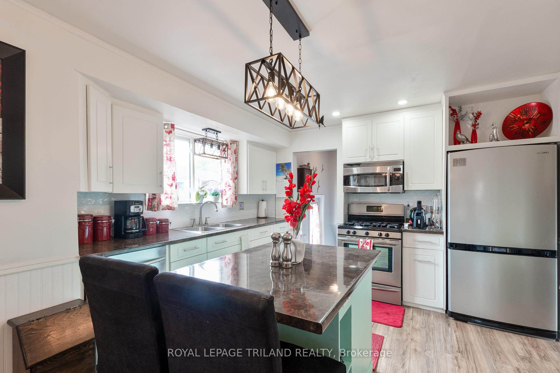 Photo 4 of 11 Gregory Place, St. Thomas — HOMEH