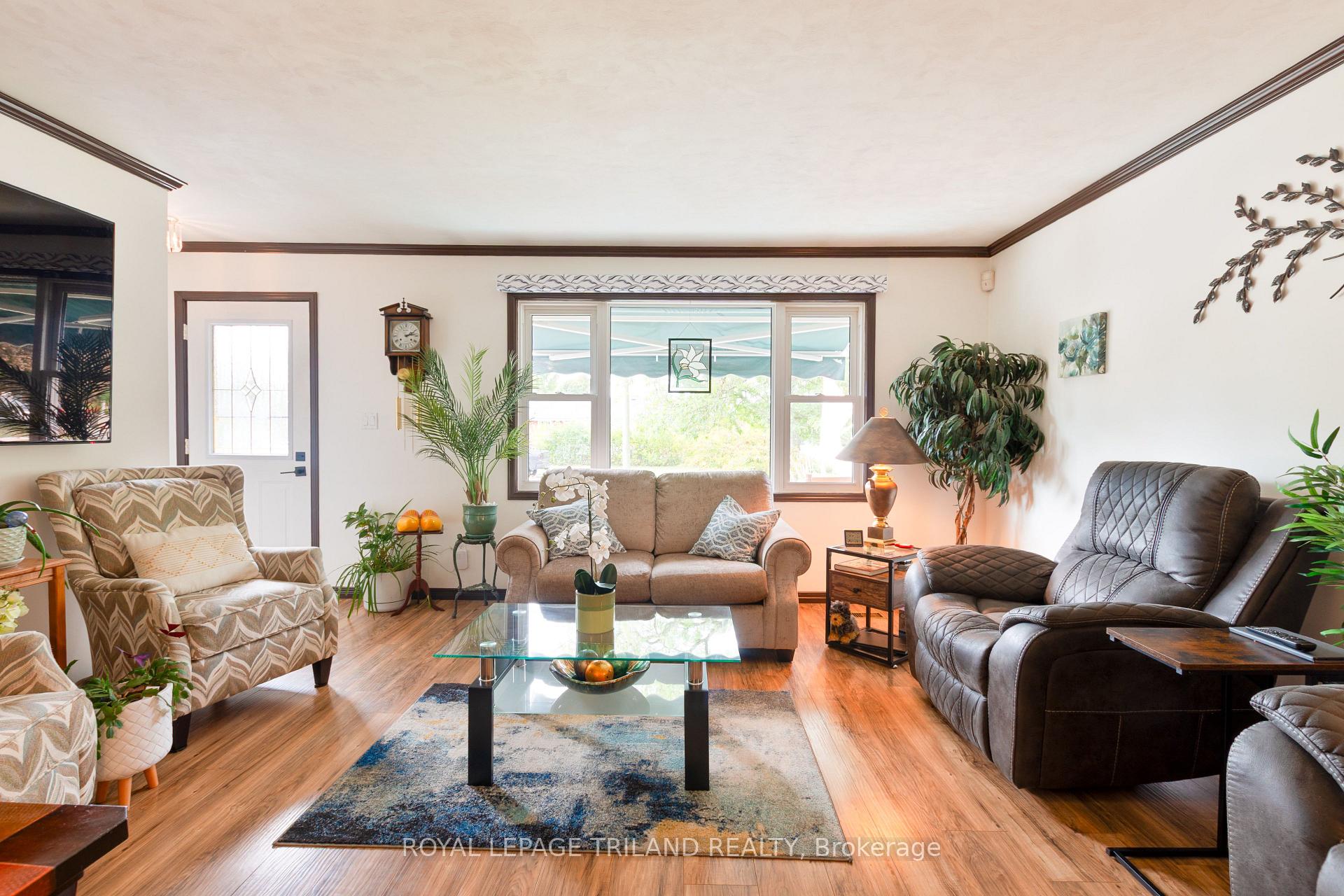 Photo 8 of 11 Gregory Place, St. Thomas — HOMEH